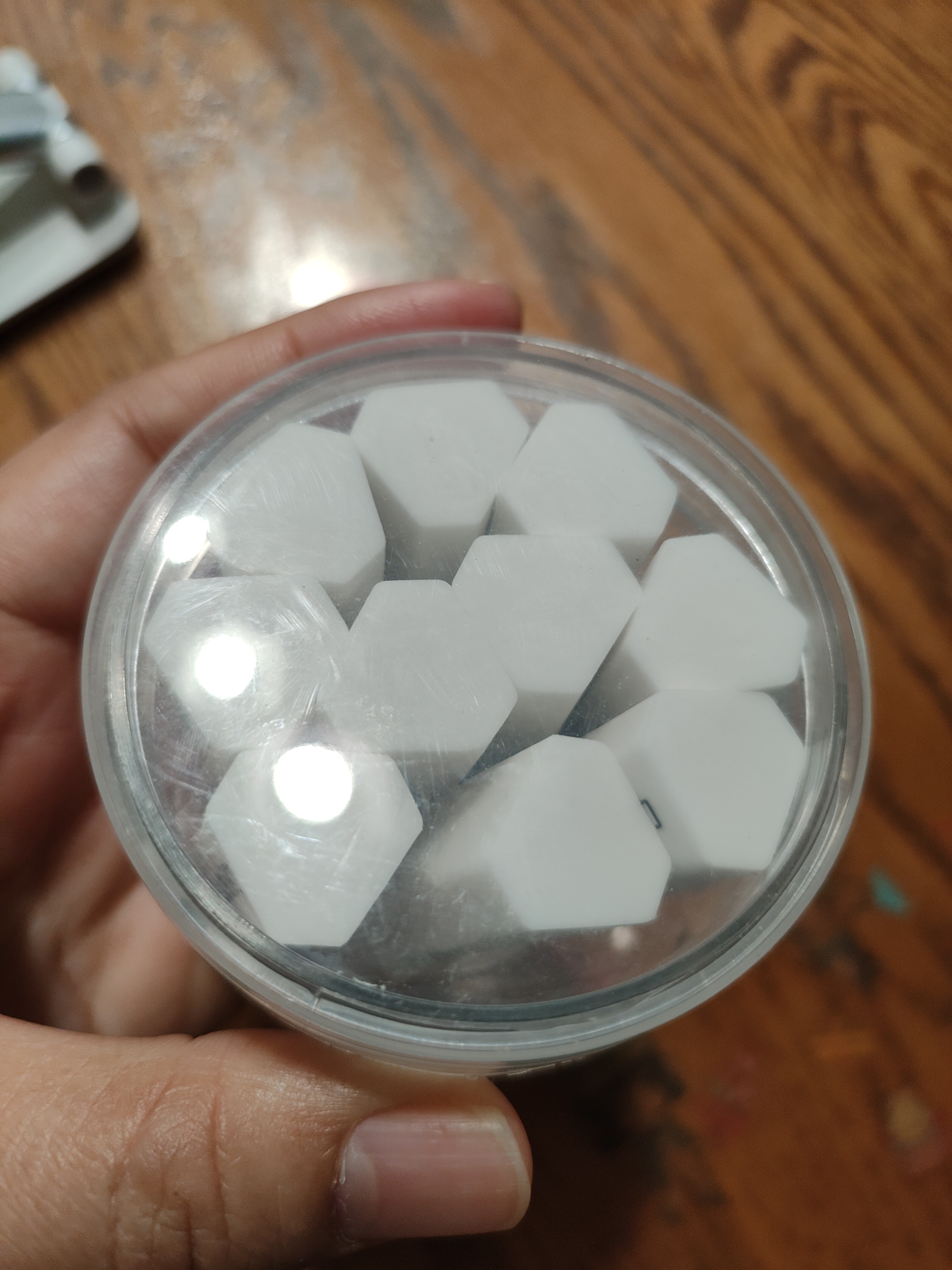 得力（deli）桶装橡皮擦10块装真集屑材质聚屑易擦不易留痕防丢橡皮中小学生文具考试专用开学好物文具礼物 实拍图