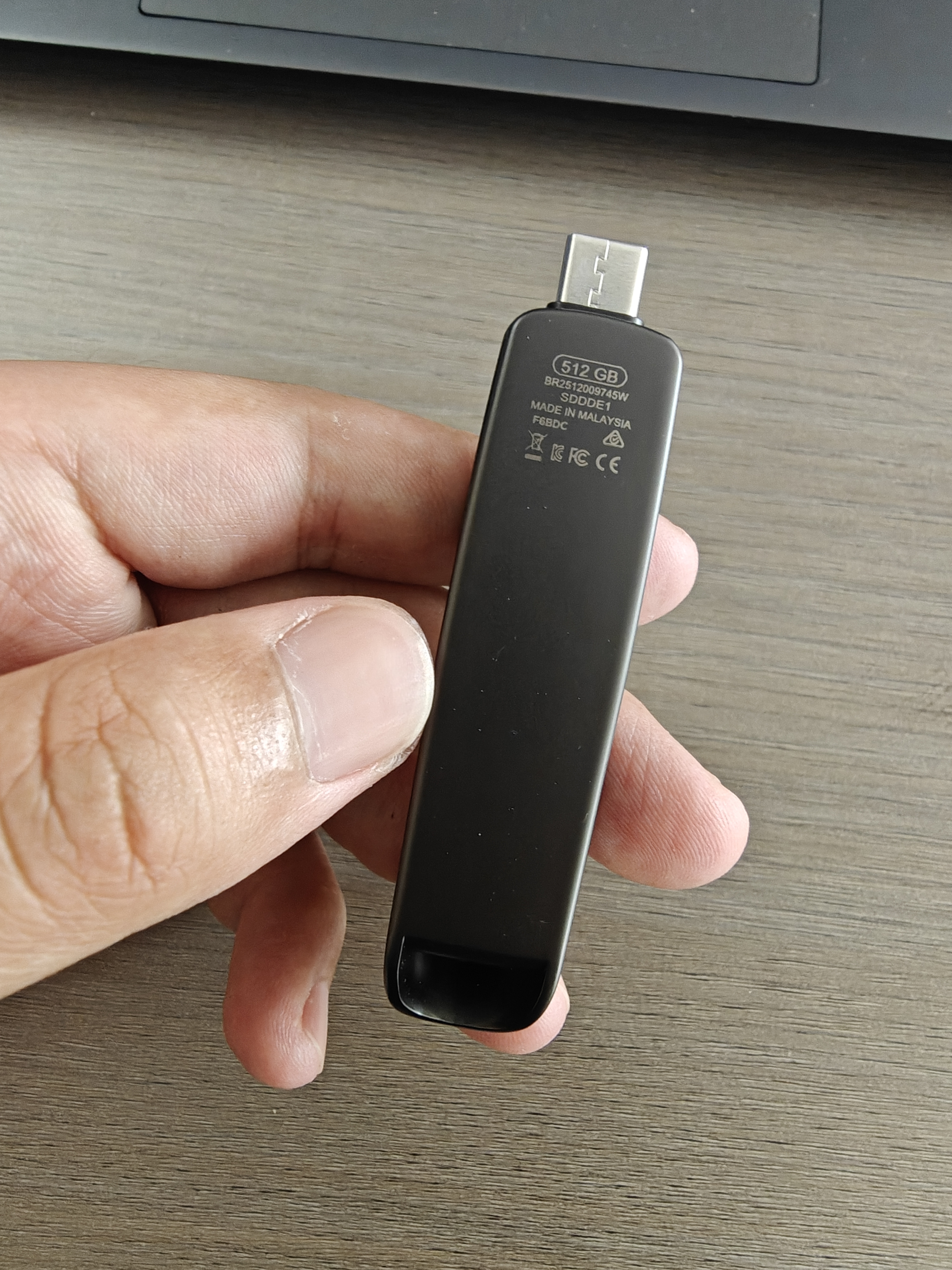 闪迪（SanDisk）512GB USB3.2 Type-C 双接口 DDE1高速固态U盘 读1000MB/s 写900MB/s 兼容手机电脑大容量金属优盘 实拍图
