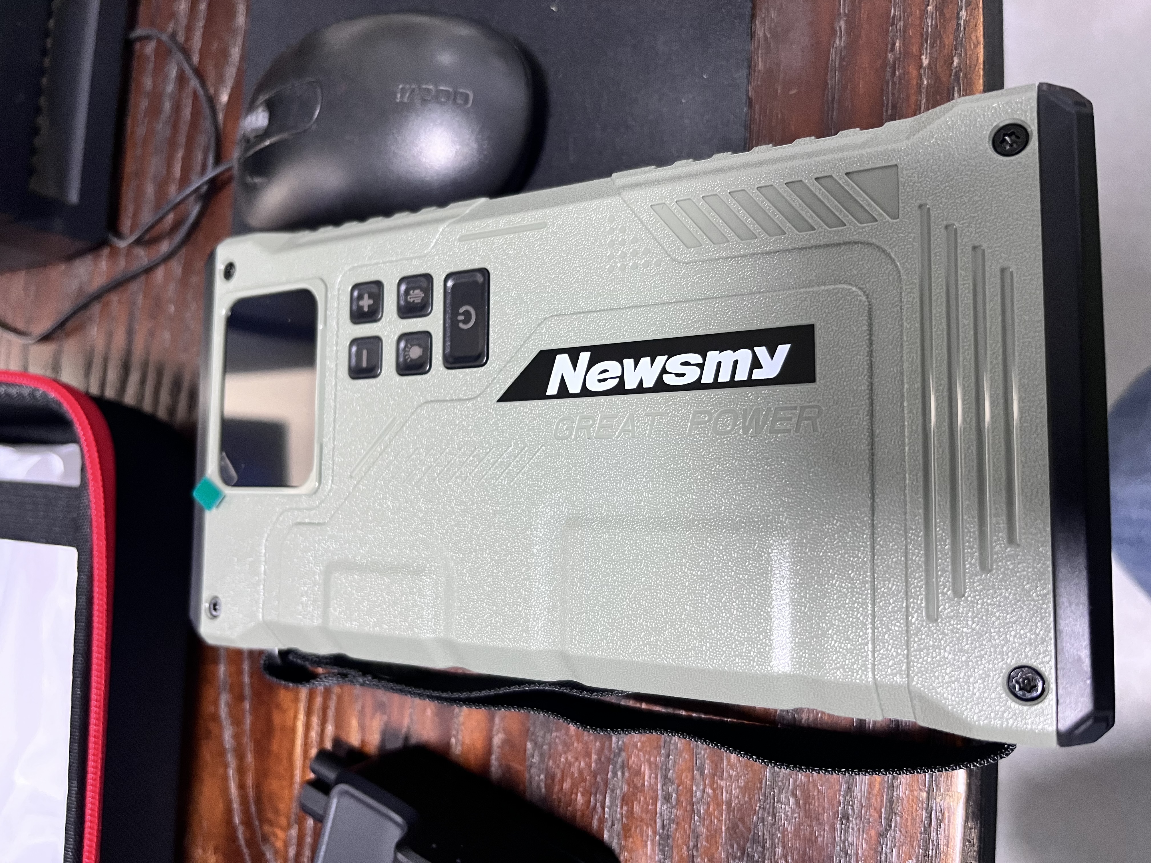 纽曼（Newsmy）【3C认证】V29汽车应急启动电源搭电宝充气泵一体移动户外电源汽车充气泵充电宝打火神器20000mAh 实拍图