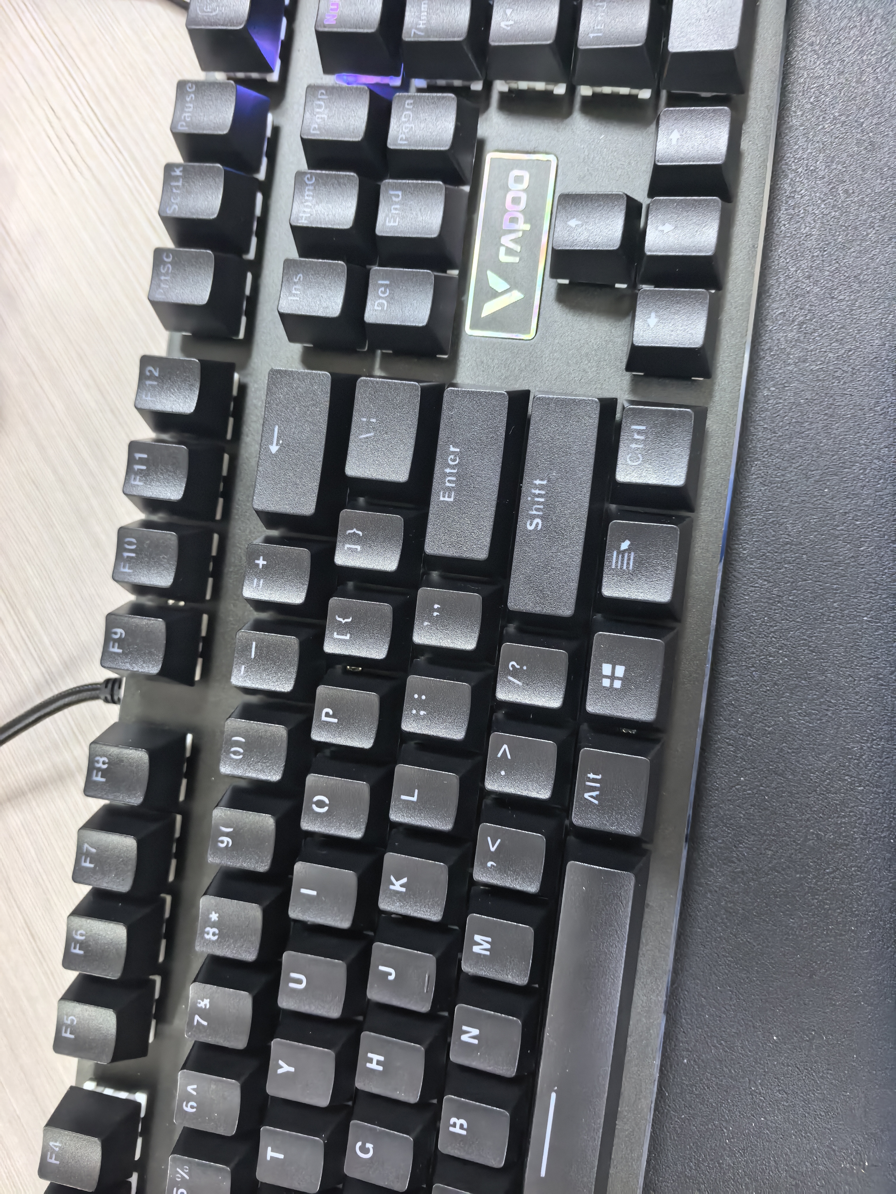 雷柏（Rapoo）V700RGB合金版 机械键盘 有线键盘 游戏键盘 108键RGB背光键盘 可编程键盘 吃鸡键盘 黑轴 实拍图