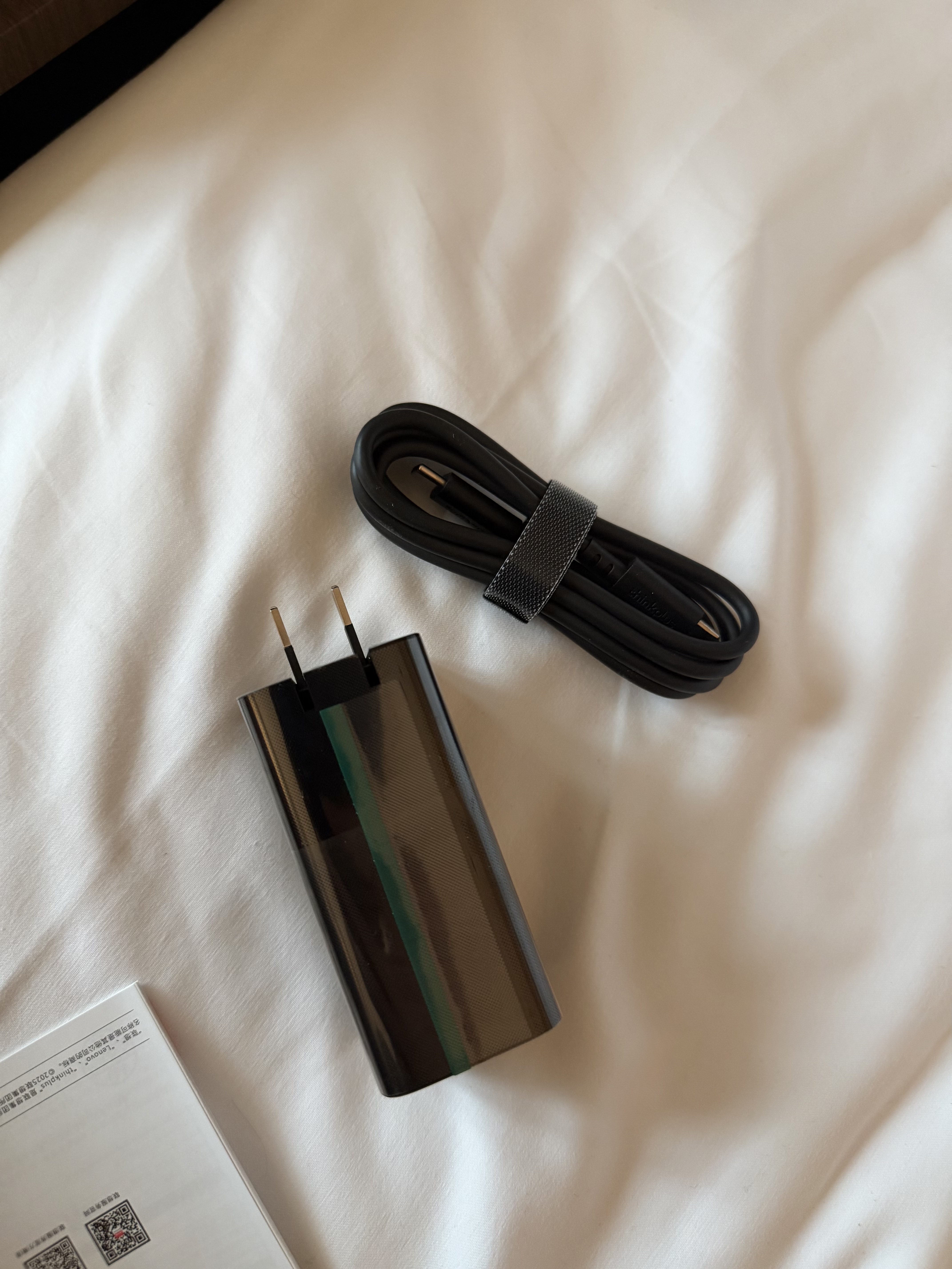 ThinkPad联想thinkplus口红电源适配器100W氮化镓充电器三口（USB+双Type-C）快充套装 小巧便携 实拍图