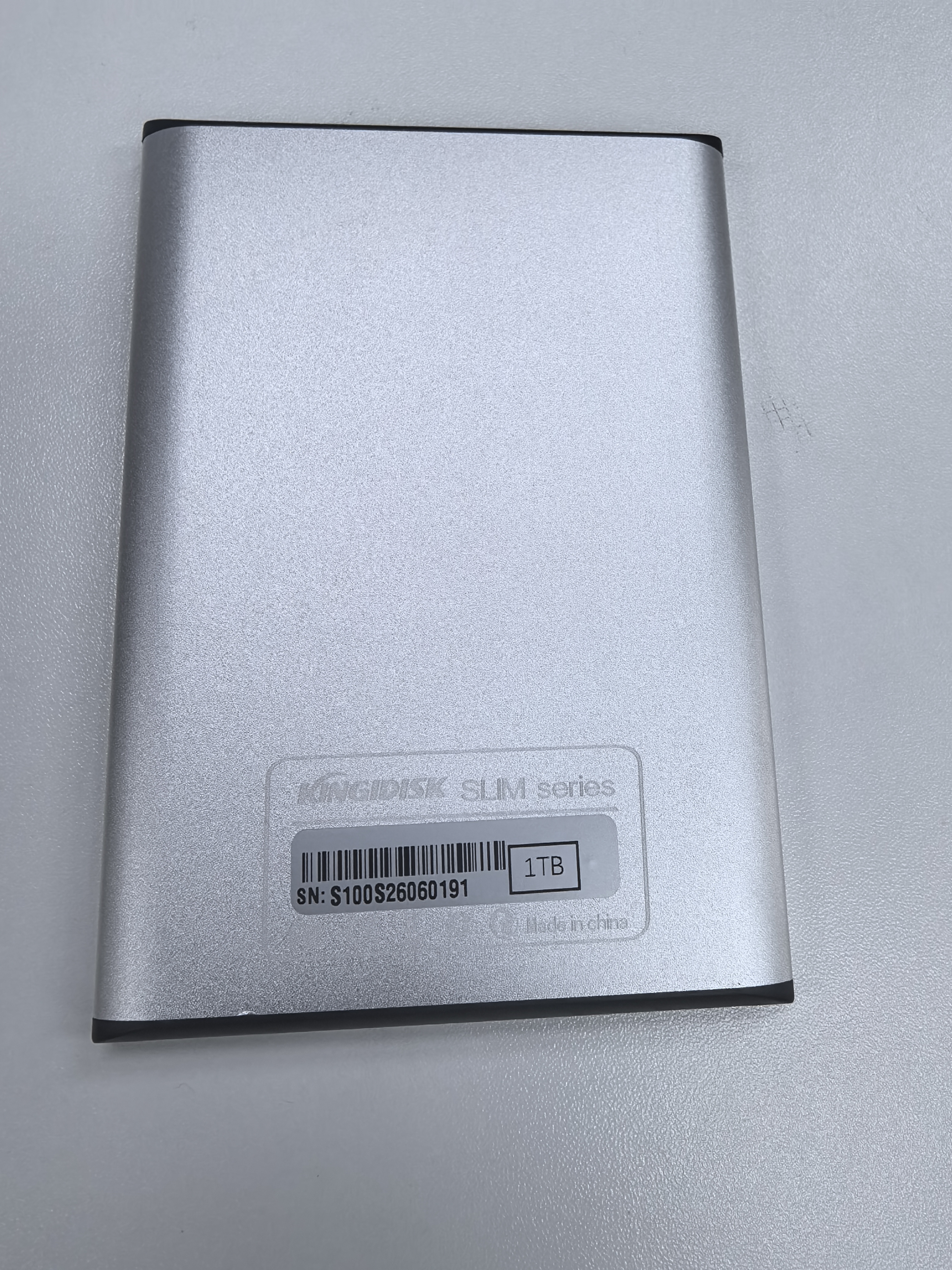黑甲虫 (KINGIDISK) 1TB USB3.0 移动硬盘 SLIM系列 2.5英寸 珍珠银 9.5mm金属纤薄 抗震抗压 SLIM100 实拍图