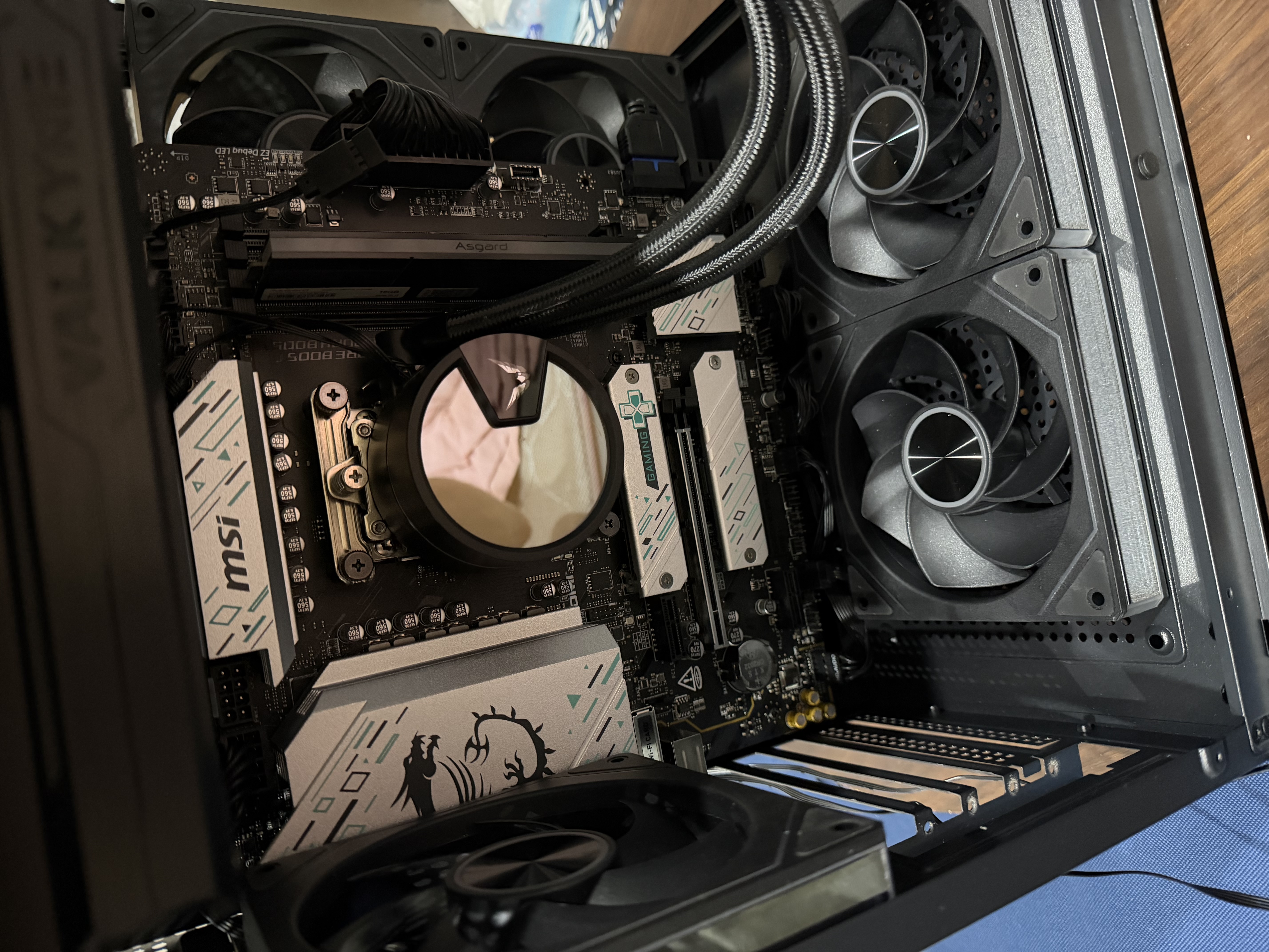 玩嘉棱镜8Pro ARGB风扇 黑色正叶 机箱散热12CM风扇神光同步5V3针ARGB PWM温控调速 实拍图