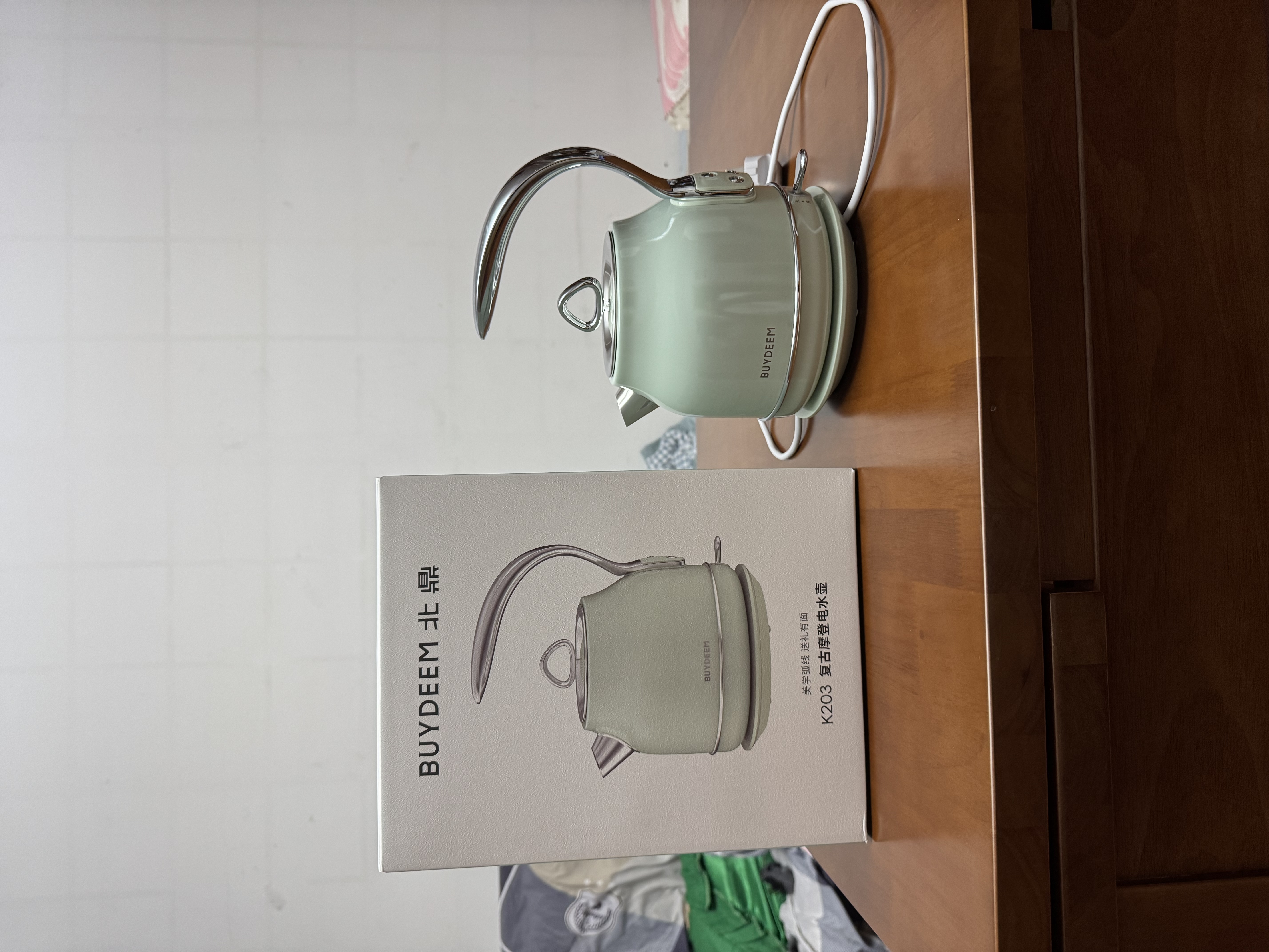 北鼎（Buydeem）电热水壶 家用烧水壶热水壶 304不锈钢烧水器 精铸铝合金把手 小型电水壶煮水壶 1.2L 【浅衫绿】K203|304不锈钢 实拍图