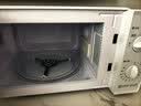 美的（Midea）【2026新款】快捷微波炉 家用小型  360°转盘加热  旋钮操控 高温杀菌 易洁内胆 M1-L213B 纯白 实拍图
