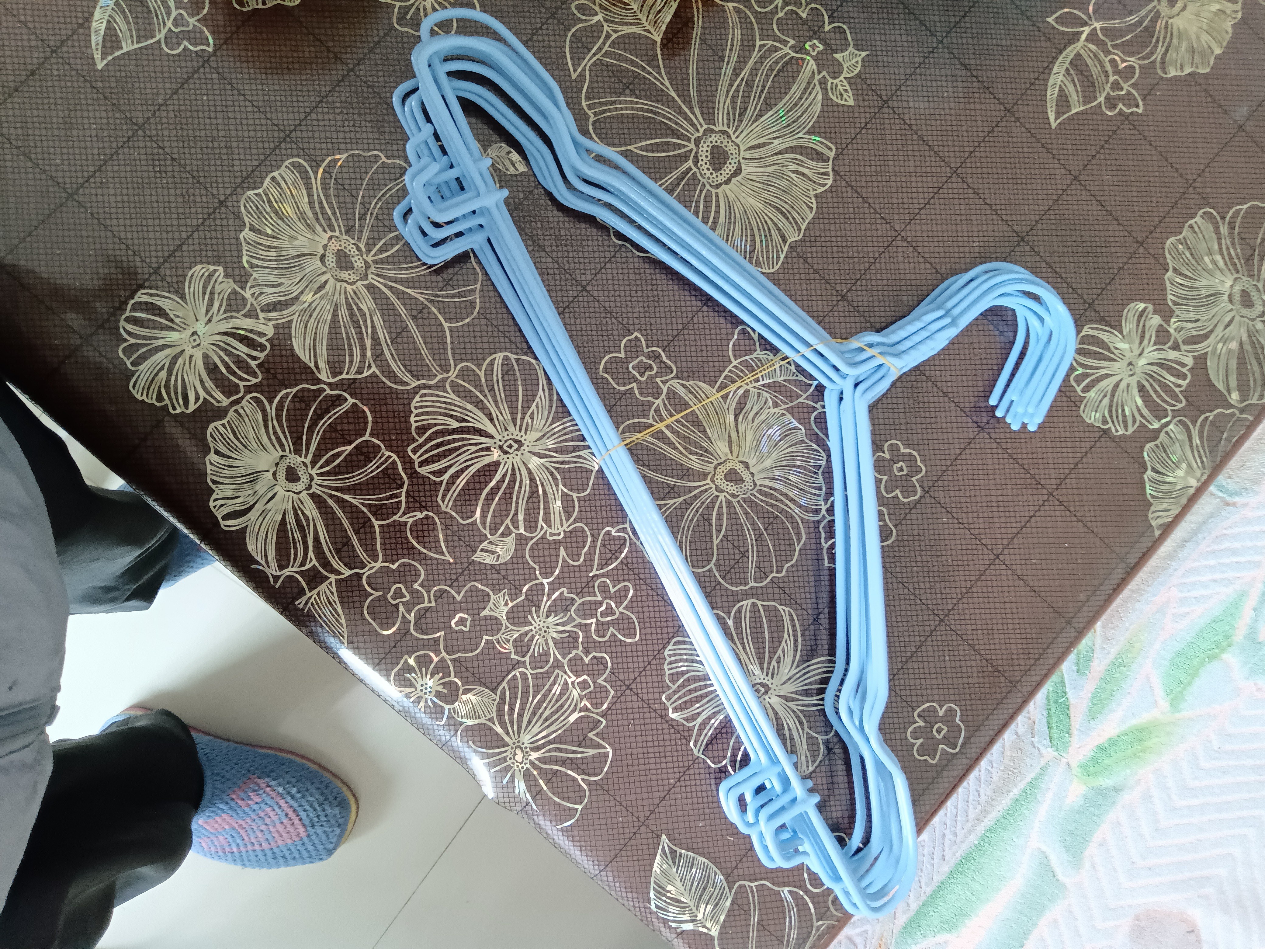 衣架成人加粗防滑加厚学生宿舍无痕挂衣架家用衣服晾衣架撑子衣挂 40cm升级款 凹槽带钩（四季款） 10支装（颜色随机） 实拍图