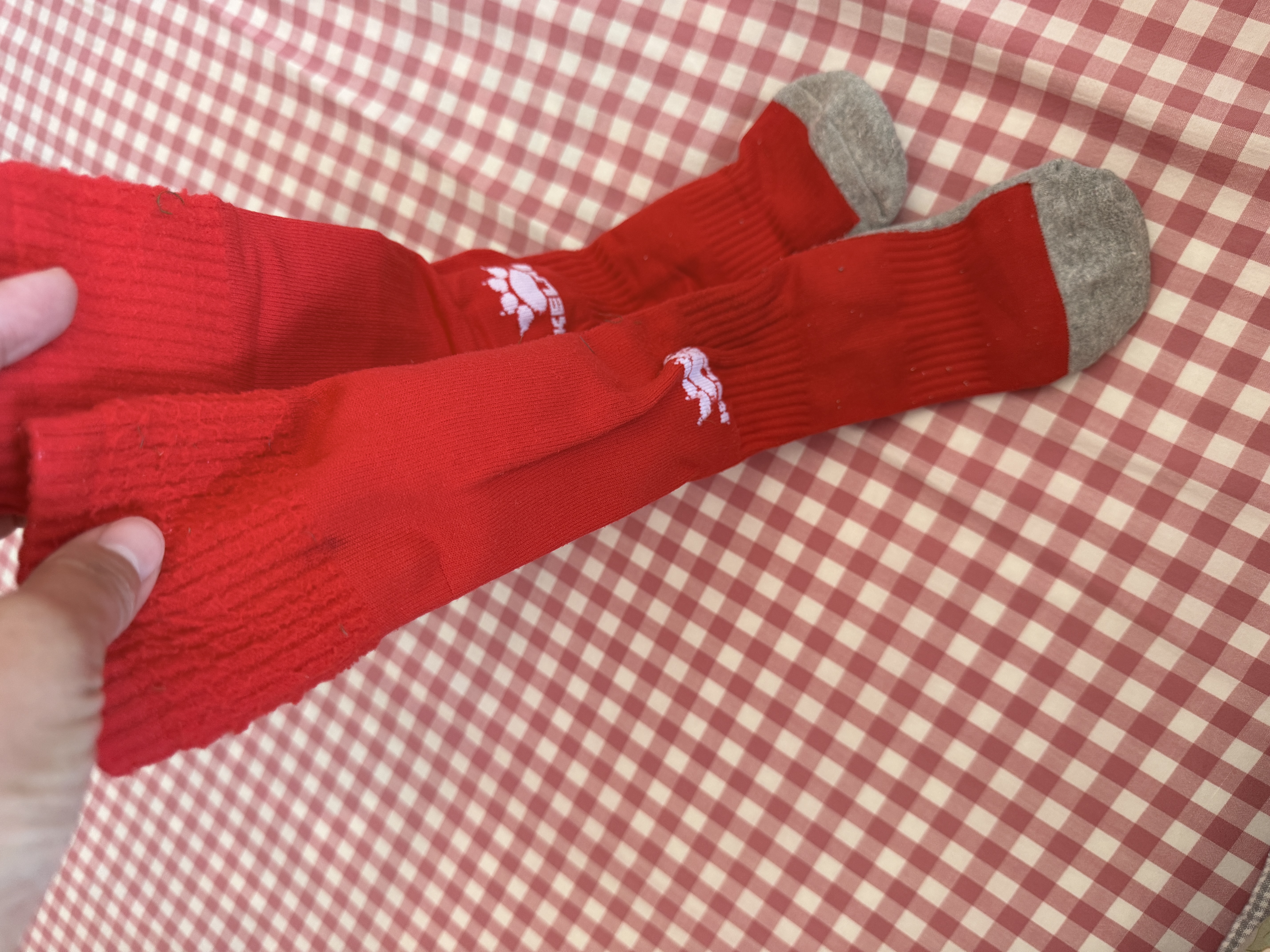 KELME/卡尔美儿童高筒足球袜过膝学生比赛训练毛巾底加厚防滑长筒袜子 红色-幼儿款（27-32） 实拍图