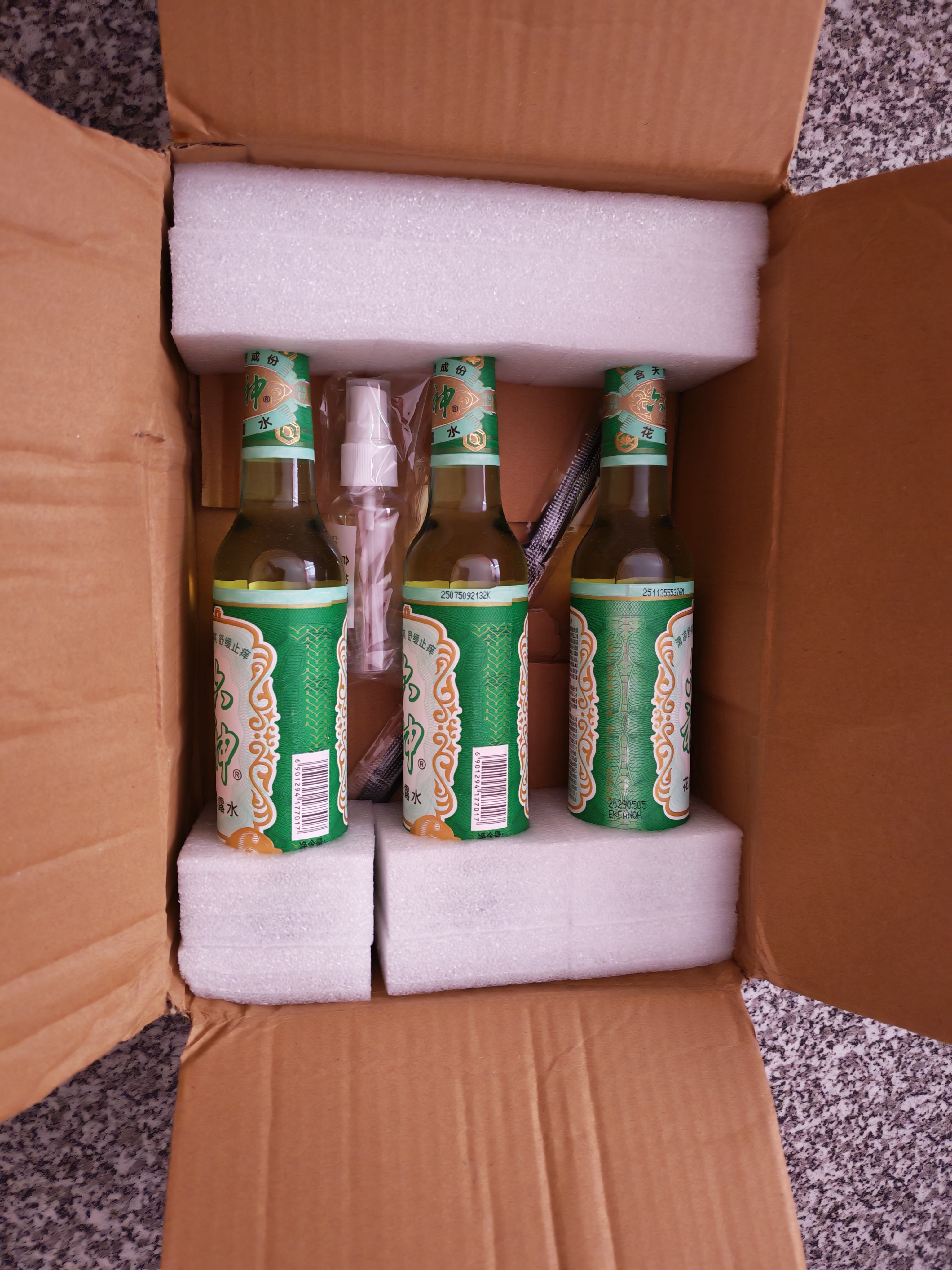 六神花露水【经典玻瓶】舒缓止痒薄荷清凉清香 【多支优惠】玻瓶花露水195ml*3 实拍图