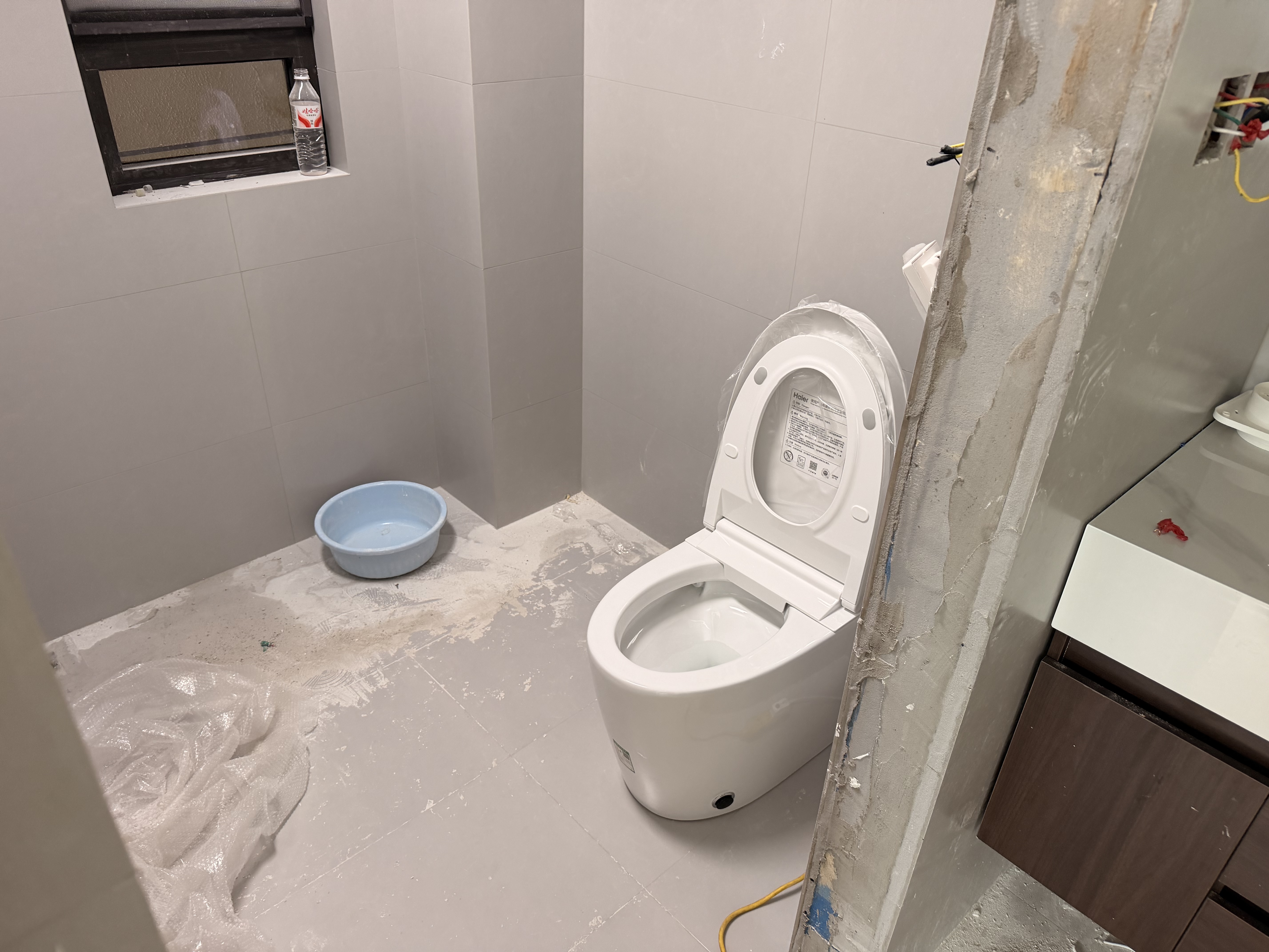海尔（Haier）轻智能马桶一体机无水压限制一级水效家用马桶虹吸式坐便器包安装 泡沫云盾+静音冲+离座大小冲+水箱 305(300)/400坑距下单备注 实拍图