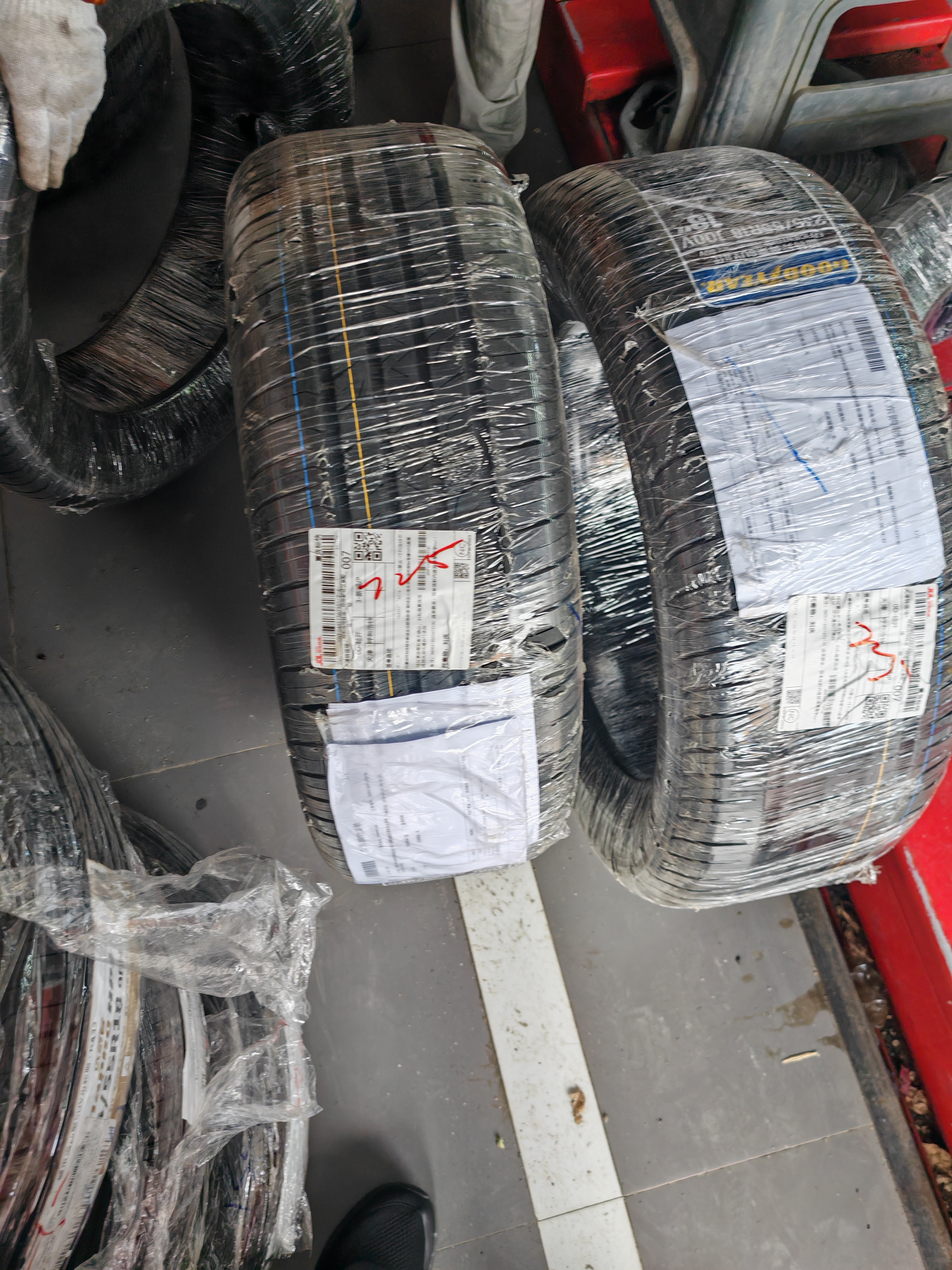 固特异（Goodyear）汽车轮胎 235/55R18 100V EGP SUV 御乘二代 SUV 原配探岳/领克05 实拍图