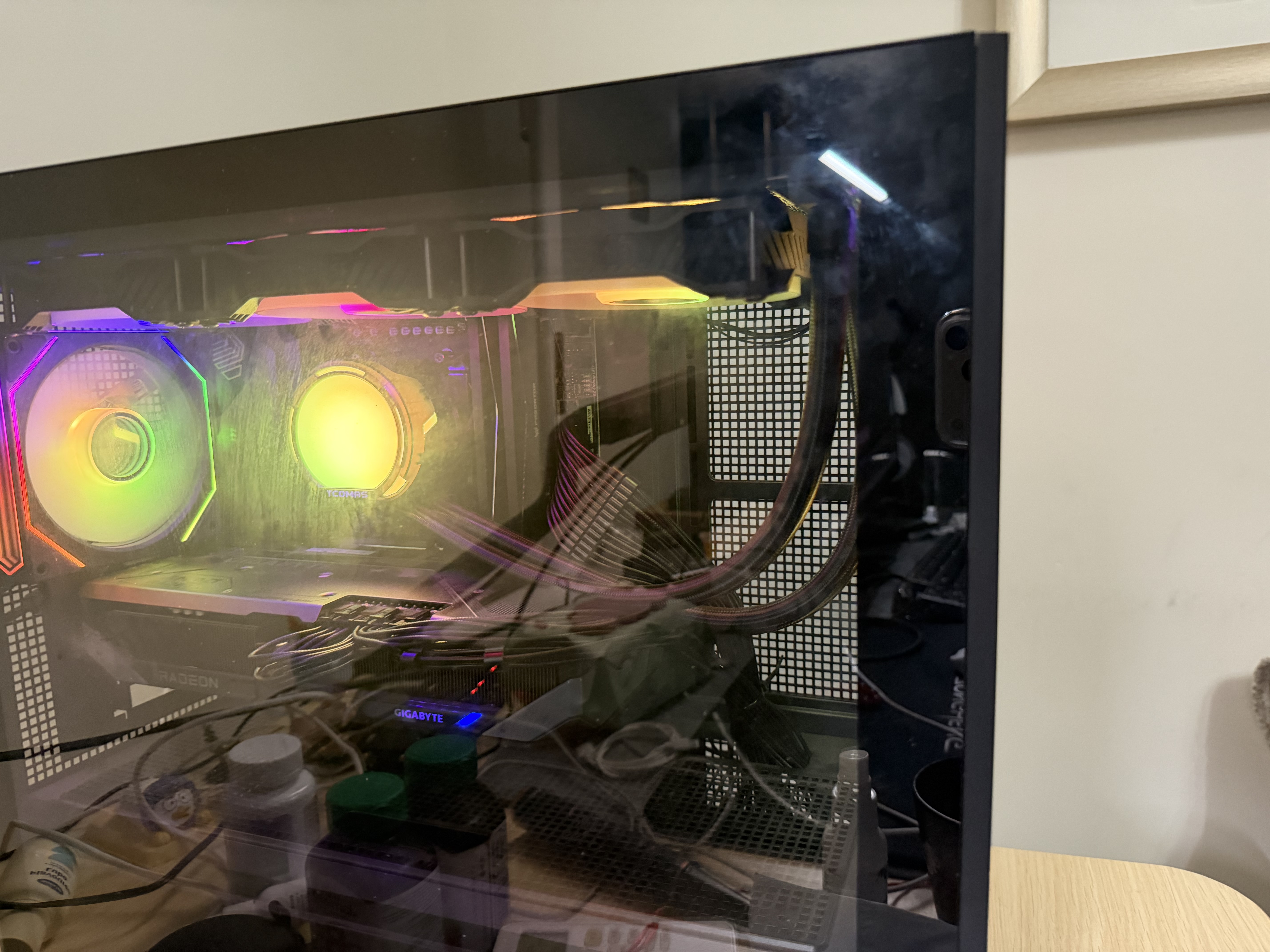 美商海盗船RM1000x 1000W金牌全模组电源 ATX3.1/PCIe5.1/12V-2×6/全日系电容/低噪音 支持5090/9070显卡 实拍图