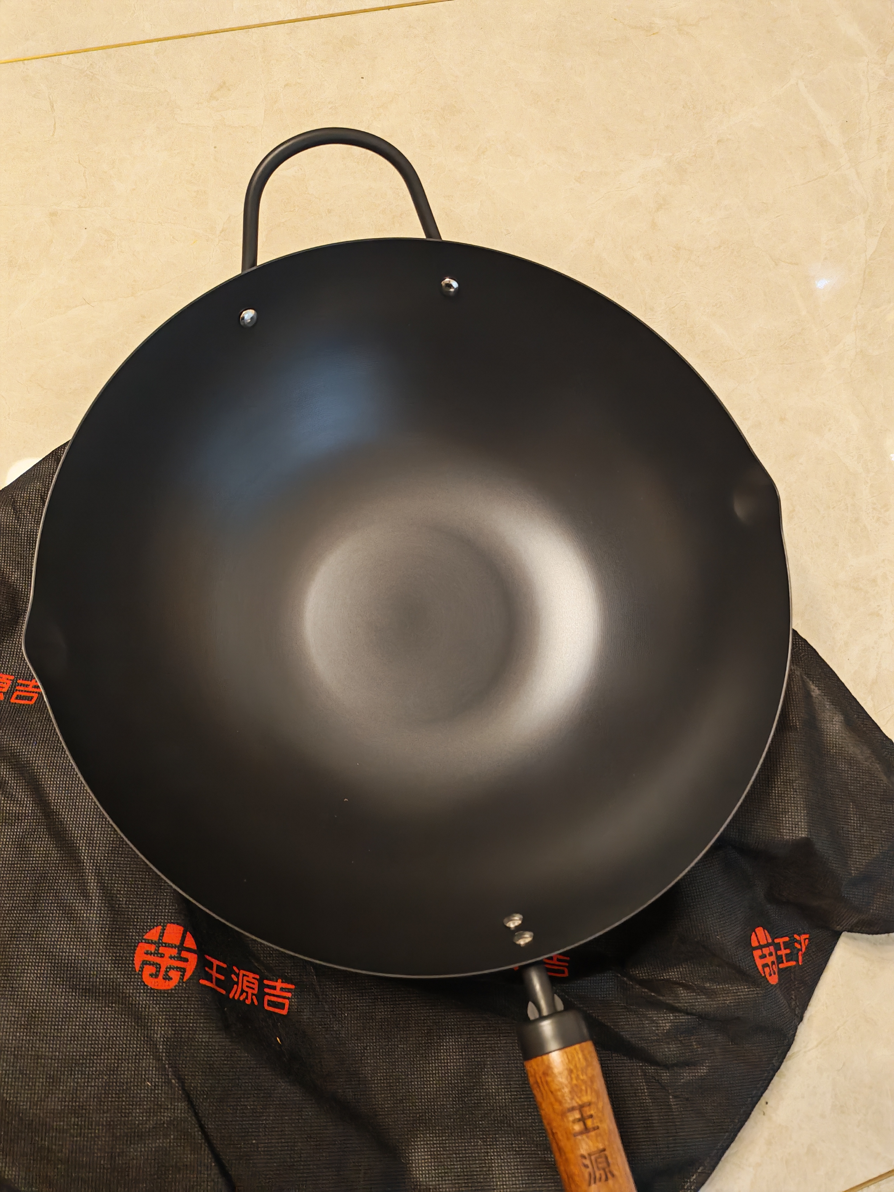 王源吉铁锅炒锅精铸铁无涂层不沾炒菜锅具燃气灶电磁炉通用36cm 实拍图