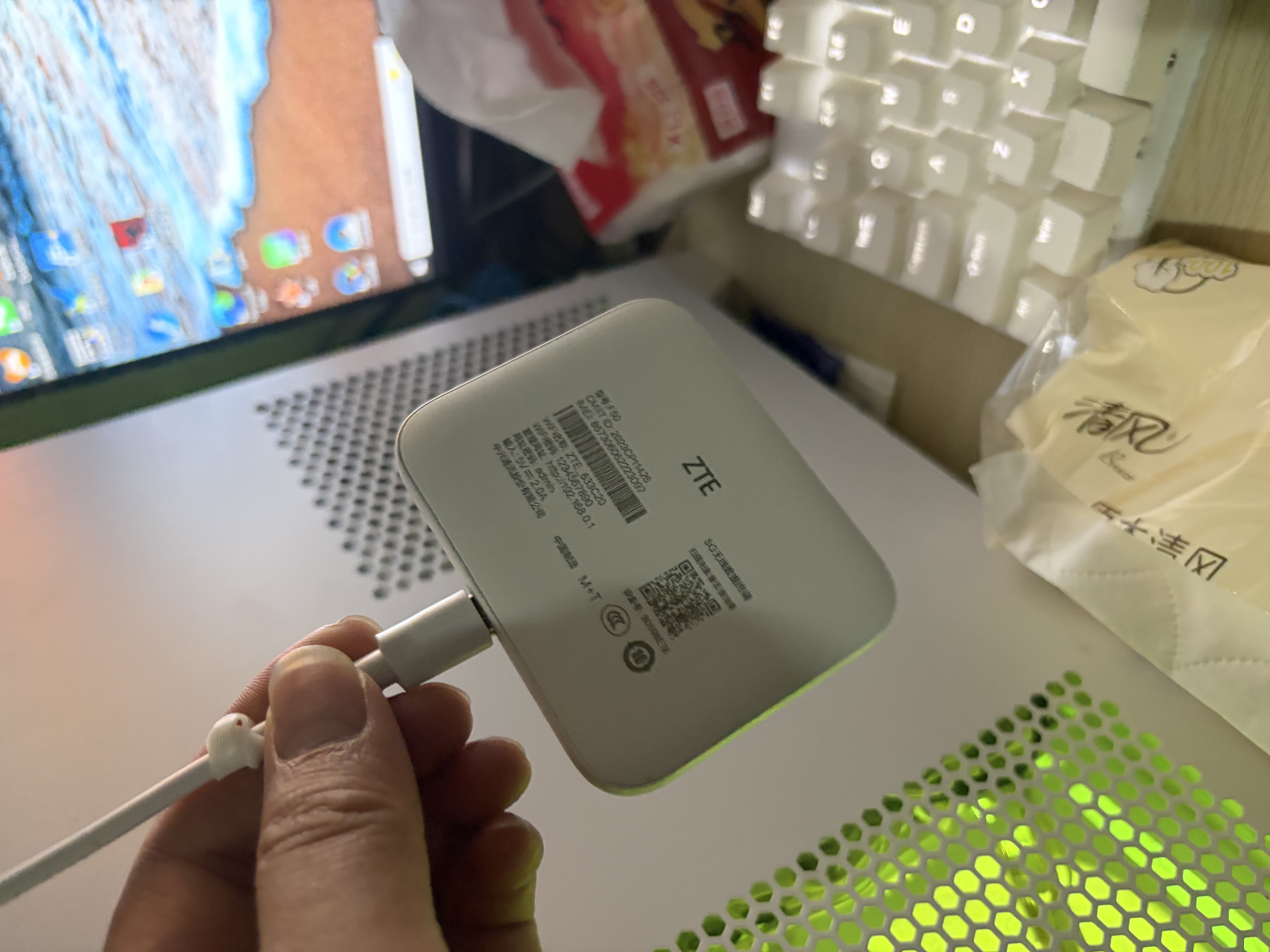中兴F50 2025款5G随身wifi无线UFI 全网通可插卡随行WiFi路由器笔记本热点便携式无限上网卡车载wifi 中兴F50【官方流量+双网切换】免插卡版 实拍图