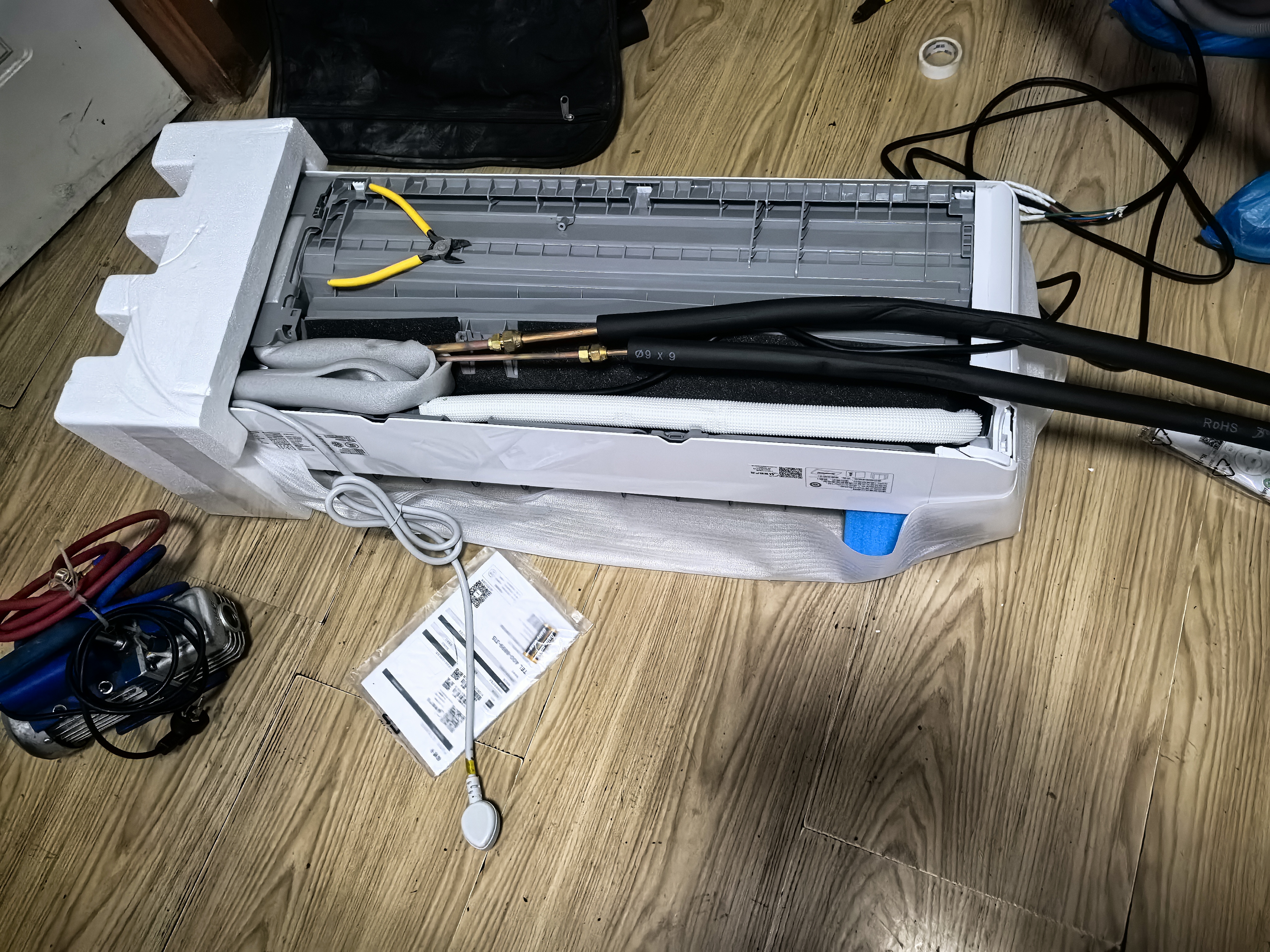 美的空调1.5匹新一级能效变频冷暖壁挂式空调挂机卧室防直吹风尊二代全面风 KFR-35GW/N8MXC1Ⅱ 实拍图