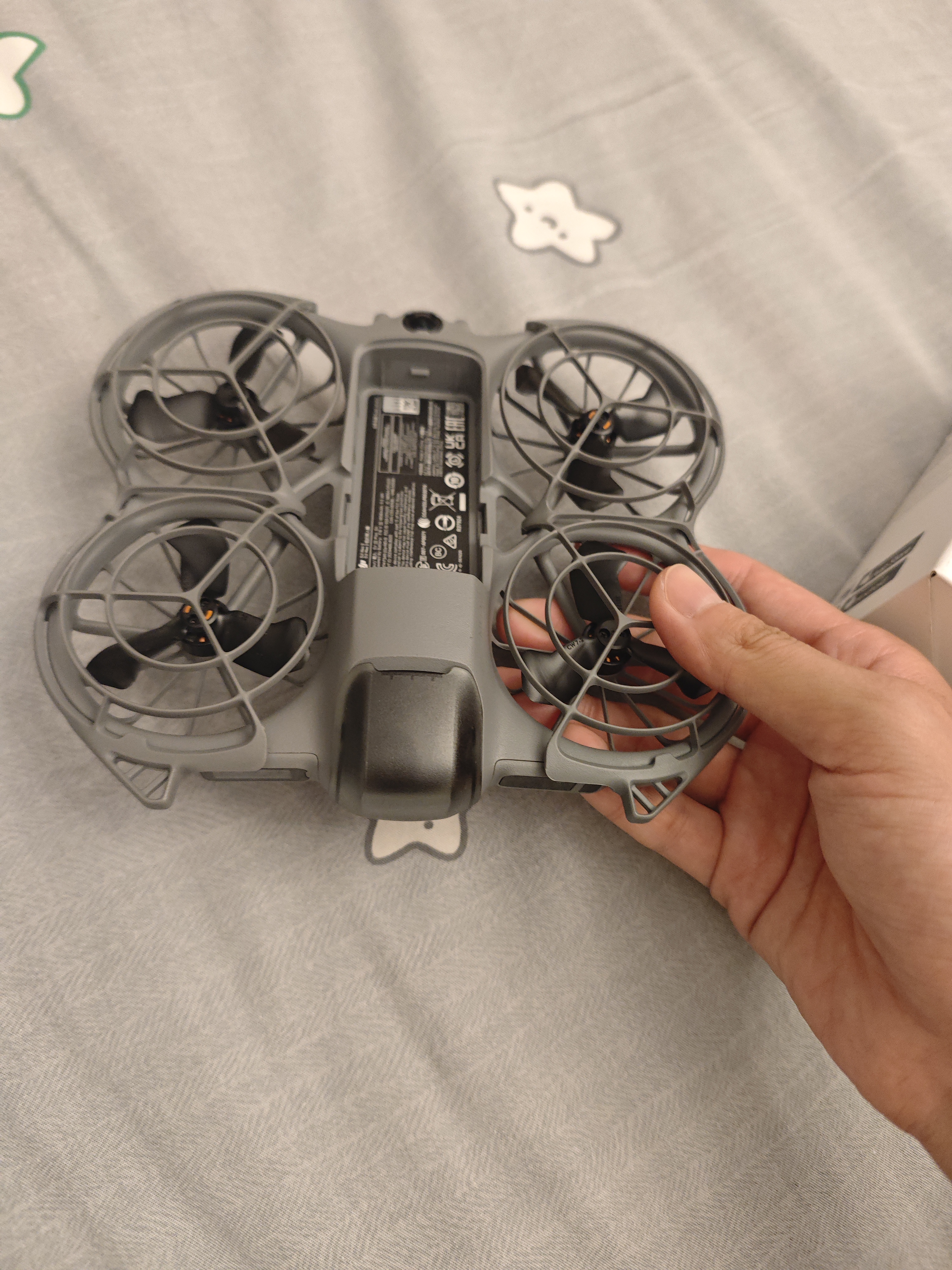 大疆 DJI Neo 2 畅飞套装（仅飞行器）会飞的跟拍摄影师 运动亲子户外露营 mini型 轻型无人机 实拍图