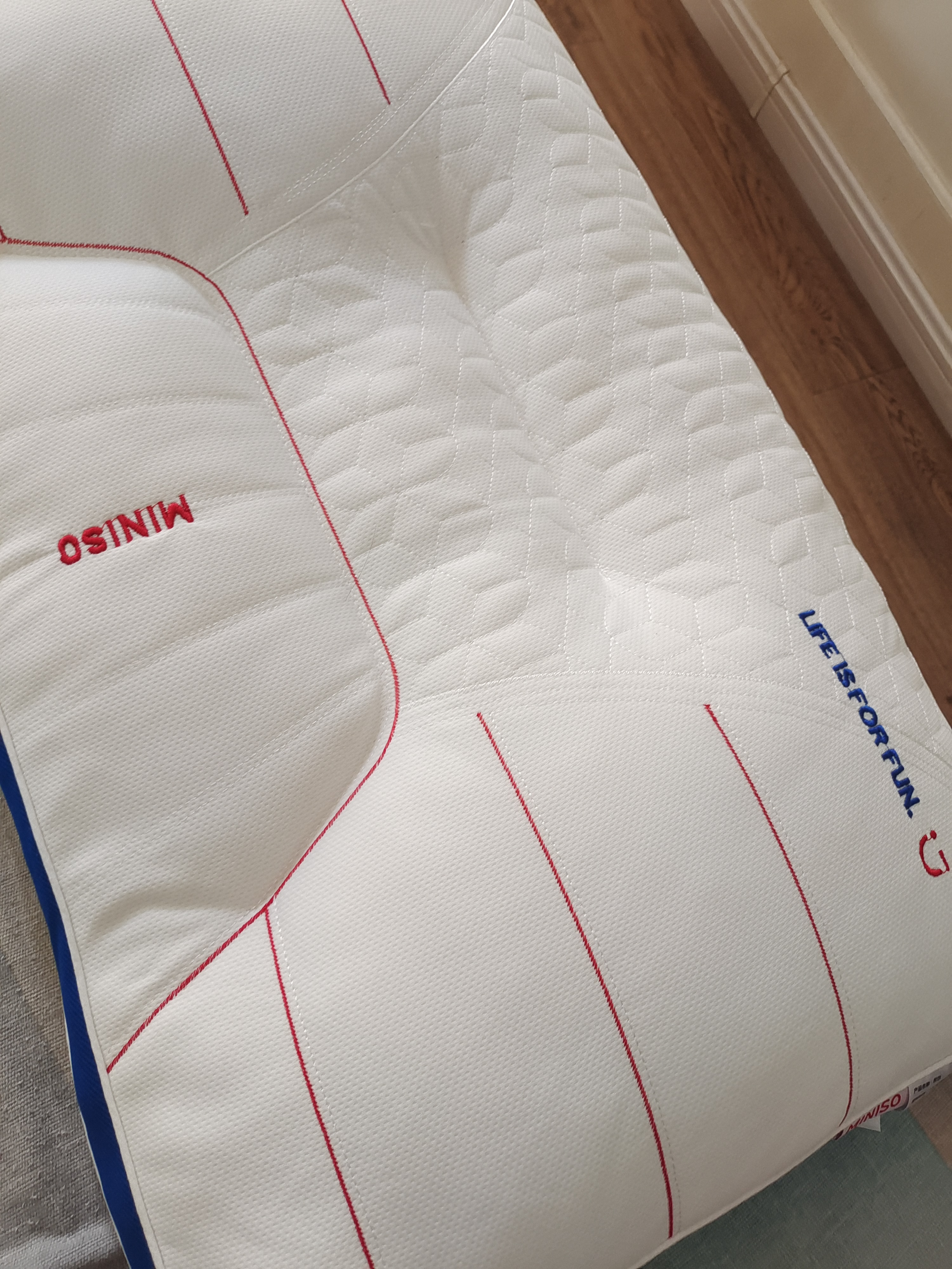 名创优品（MINISO）天然抗菌枕头护颈枕深度睡眠专用 人体工学释压颈椎枕头芯单只 实拍图