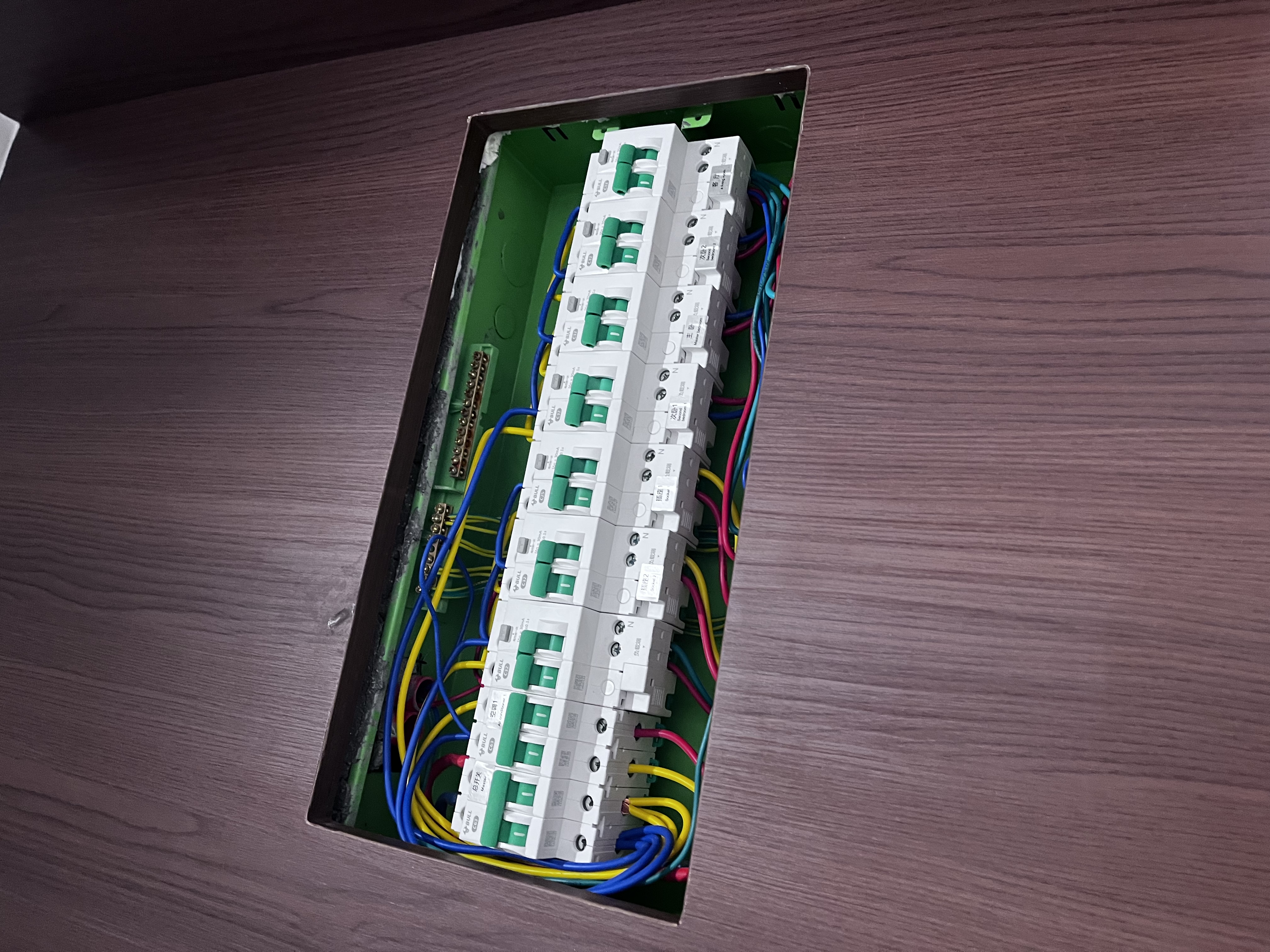 公牛（BULL）空开 1P+N漏电保护断路器 双进双出32A带漏保 LBE3-63E/32A-1PN 实拍图