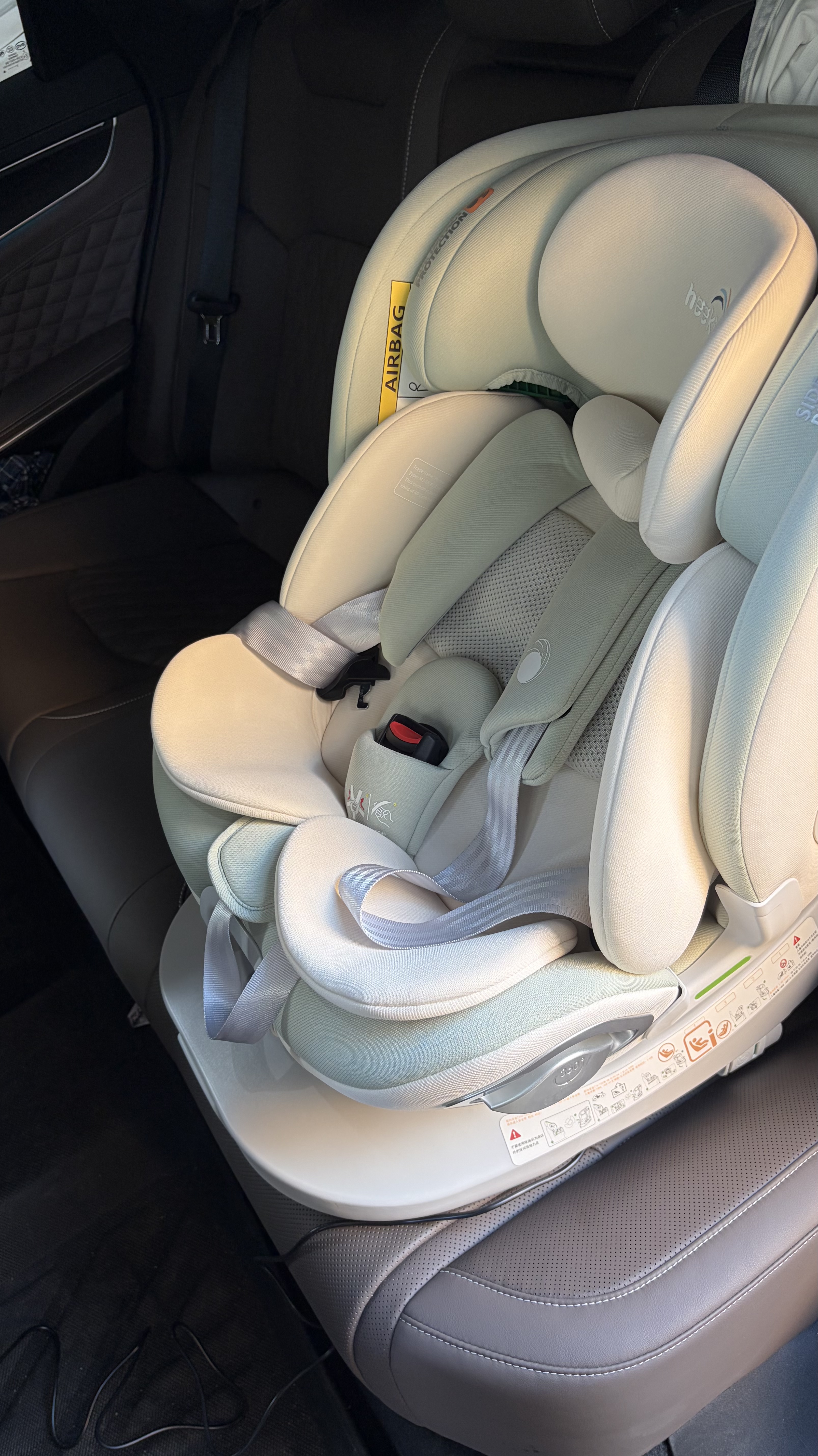Heekin引领者儿童安全座椅汽车车载用0-12岁新生婴儿宝宝175°可坐可躺 青提绿-智能(语音通风加热+单手旋转+不窝脖+175°躺) 实拍图