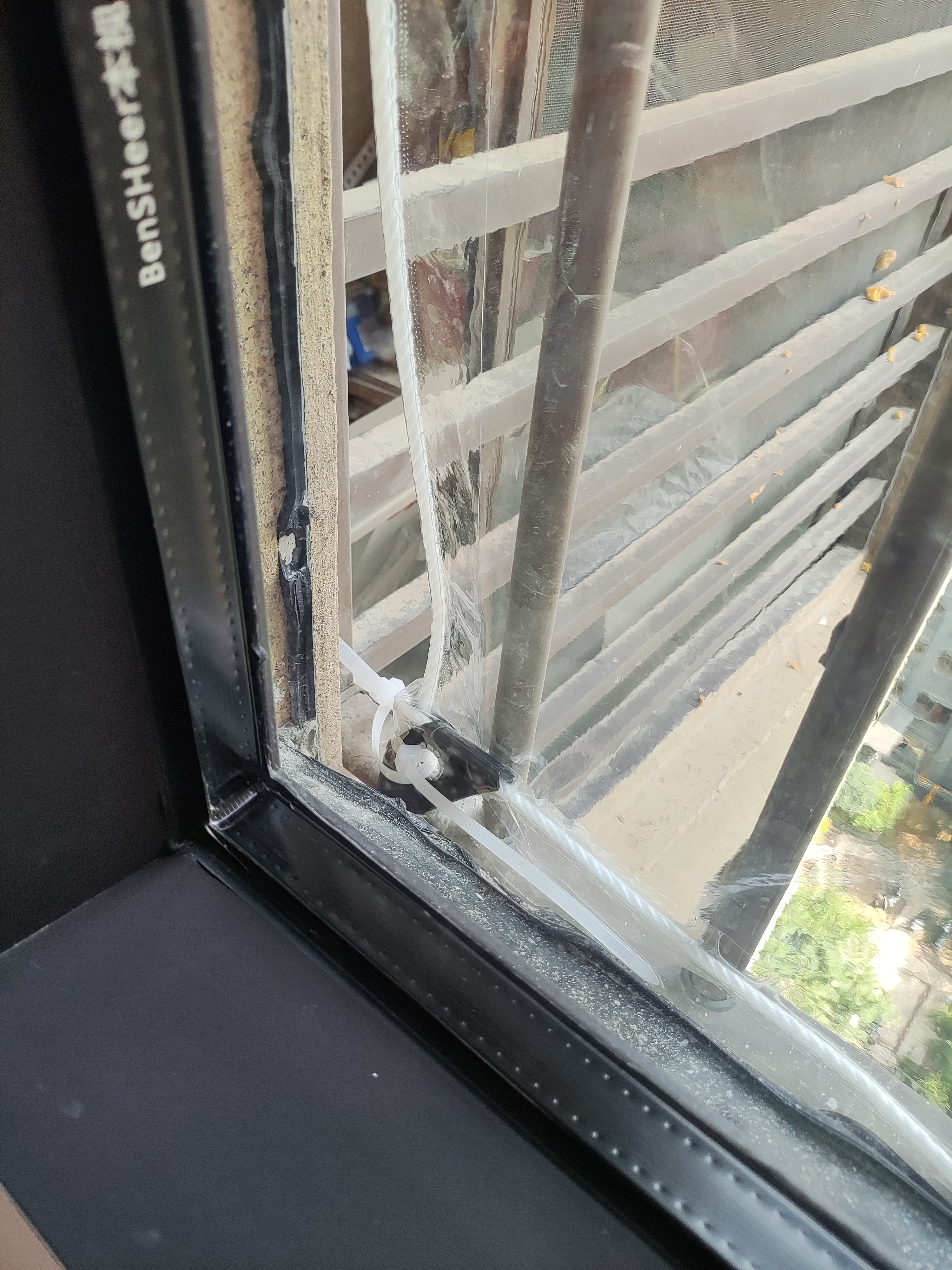 添翼自锁式尼龙扎带 大号 塑料扎线 空调管包扎带 园艺线缆理线固定捆扎带绳 白黑色100条 7.6*200mm 白色50条 实拍图