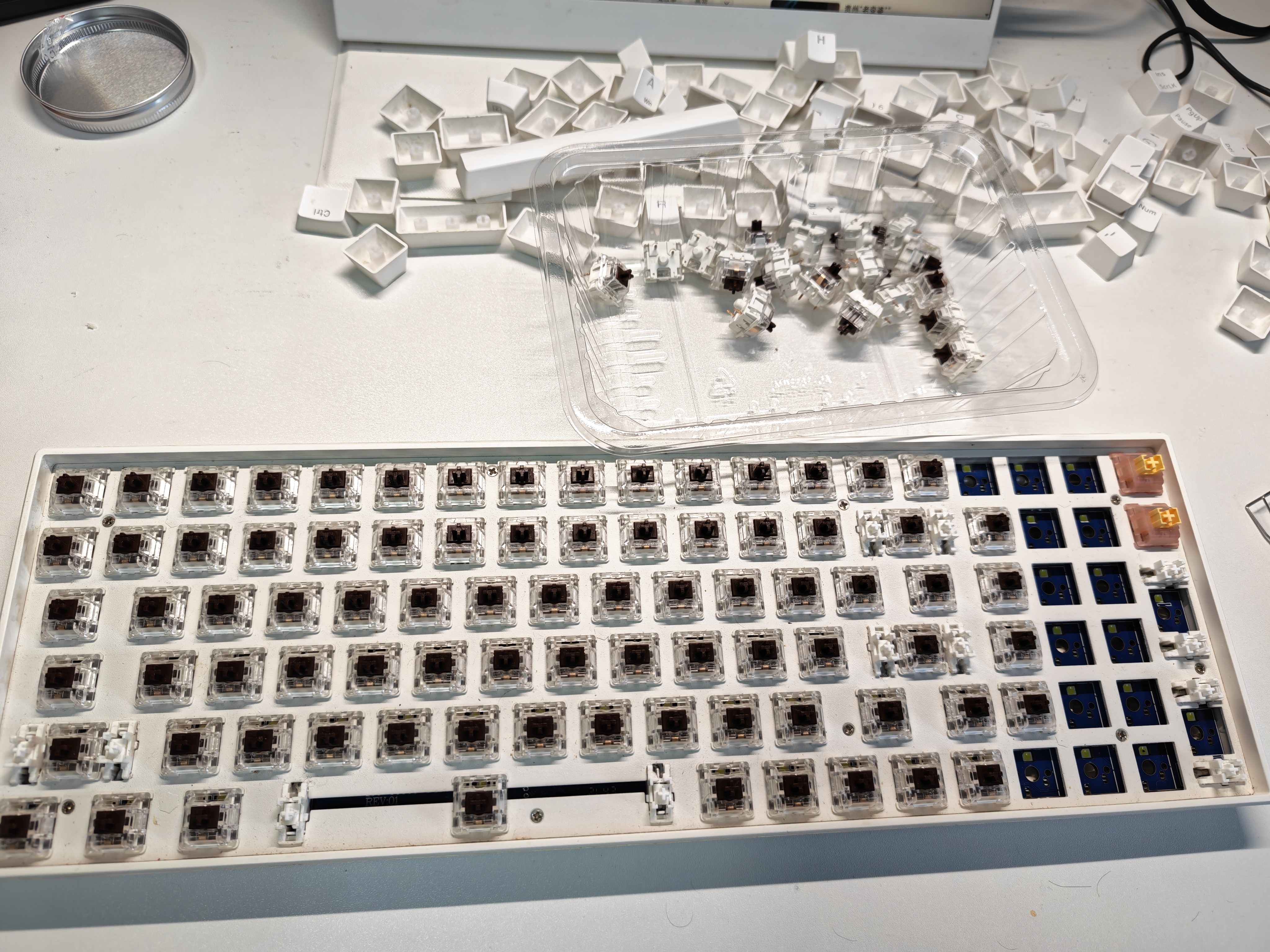 高特轴OUTEMU水蜜桃轴V3静音轴机械键盘轴体热插拔客制化多巴胺轴青柠轴火龙果轴 适配狼蛛f87pro vgn 水蜜桃轴V3PRO 110颗 带导光柱 实拍图