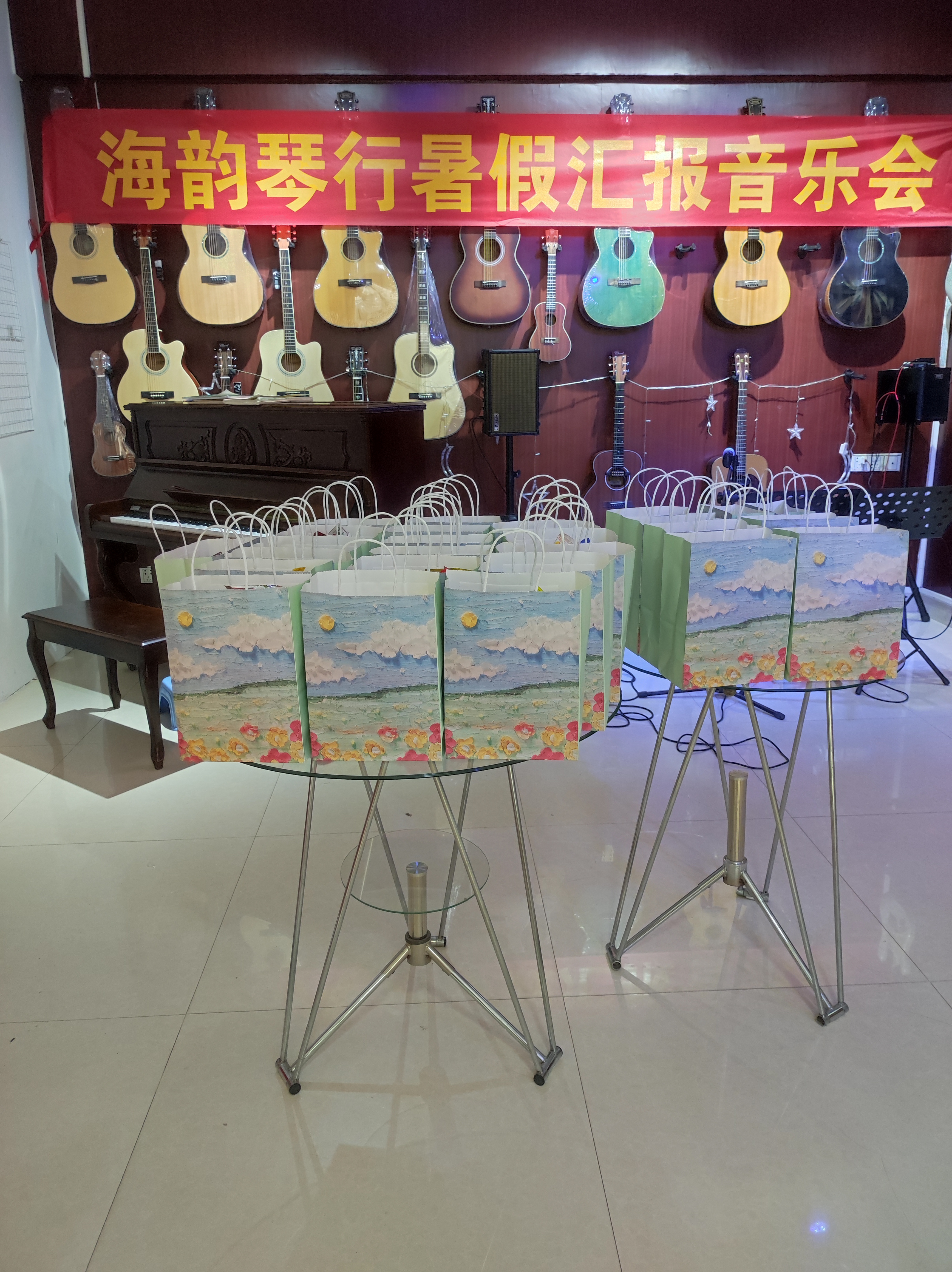 益好 礼品袋 10只装  中号手提袋礼品袋牛皮纸袋送老师企业活动伴手礼购物袋礼品袋 中号向往自由10只 实拍图