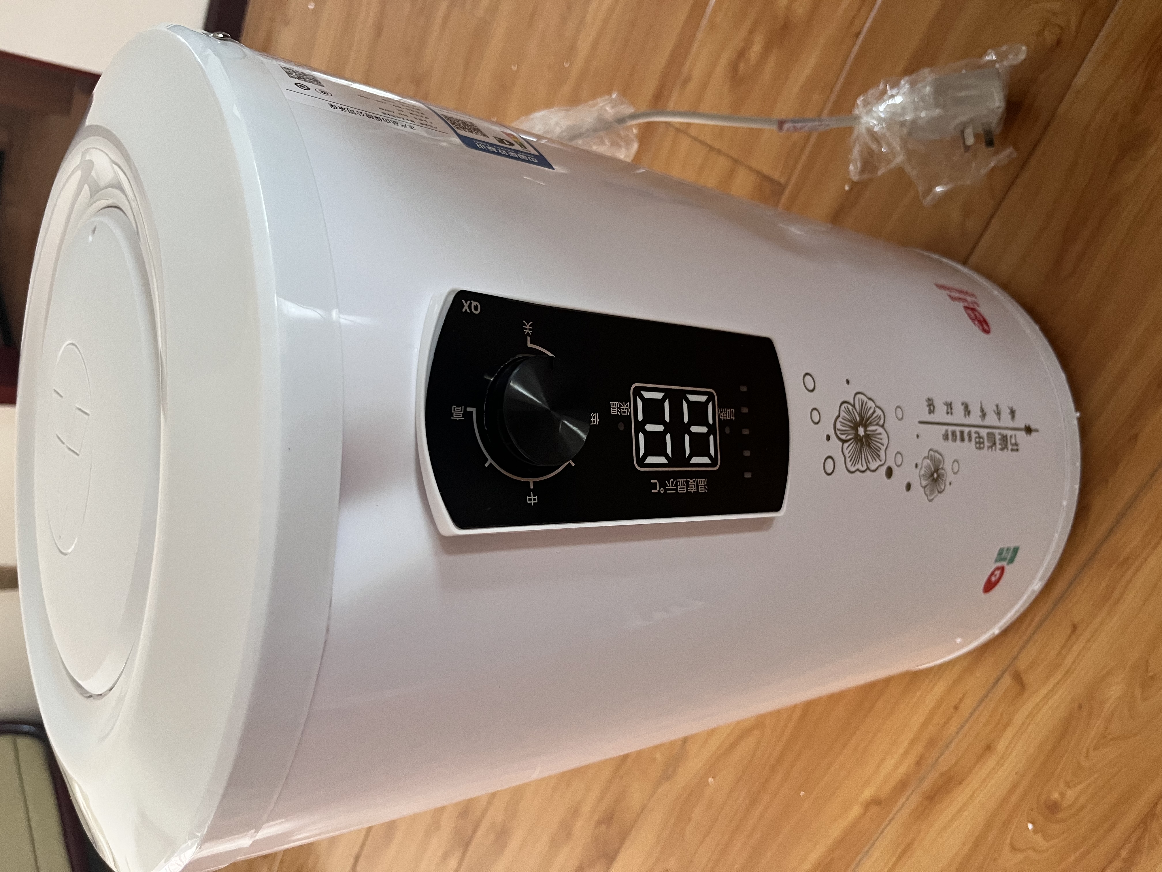 樱花雪白色家用热水器电热水器出租房卫生间洗澡沐浴储水式速热省电40升/50/60/80/100圆桶一级能效 40升高配+三重防电+上门安装 实拍图
