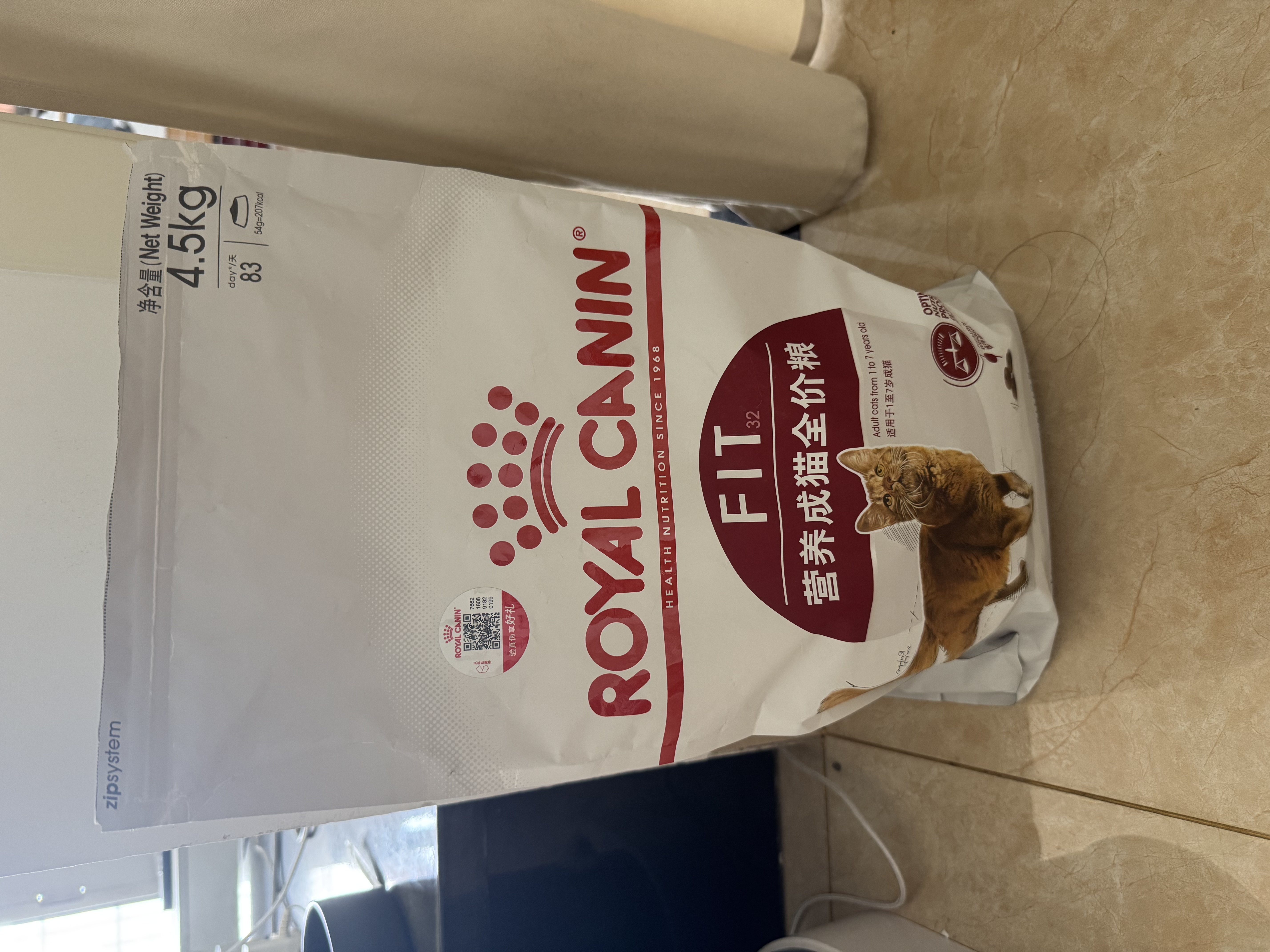 皇家猫粮 成猫猫粮 营养均衡 F32 通用粮 1-7岁 4.5KG 实拍图