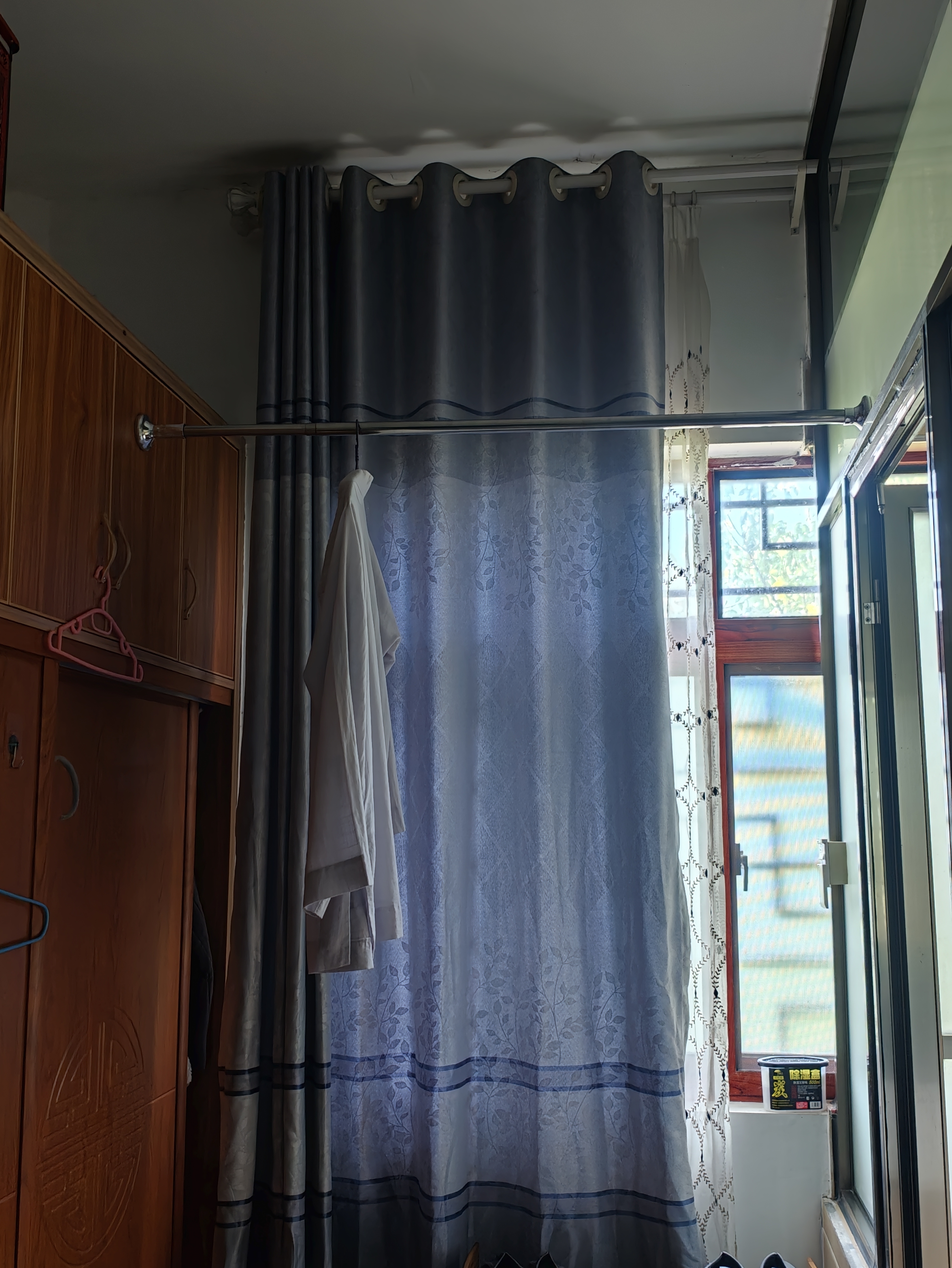 京寻浴帘杆窗帘杆免打孔伸缩阳台晾衣杆晾衣架浴室衣柜挂晒杆110-200 实拍图
