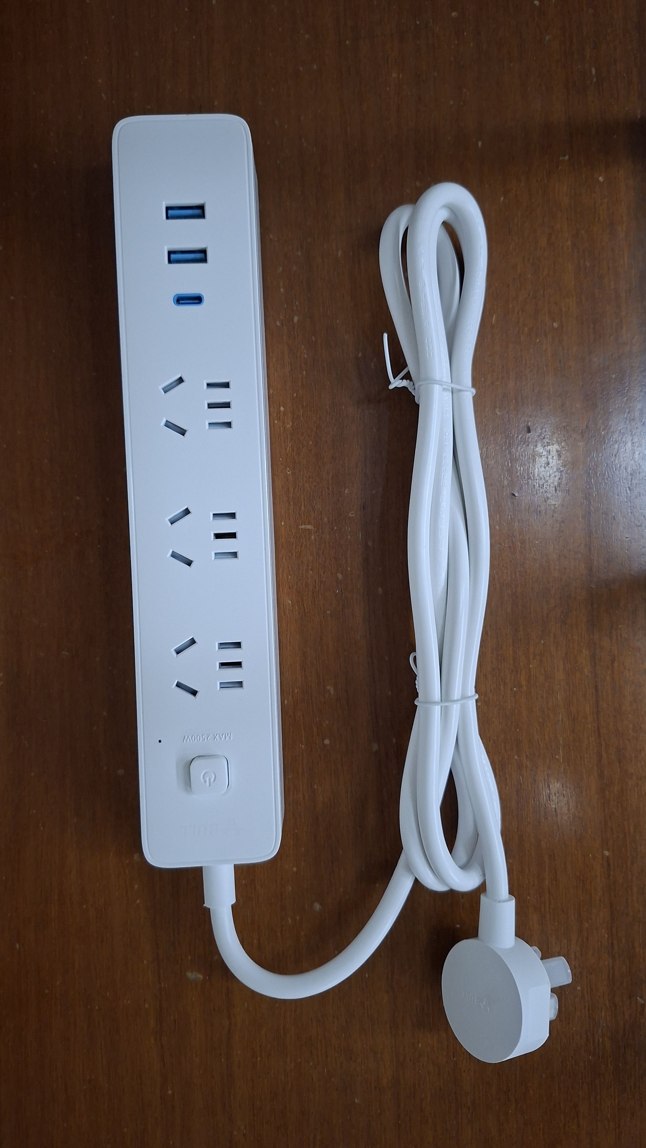 公牛（BULL）20W PD苹果快充插座/USB插线板/插排/接线板/桌面充电站 1C2A+3插孔 全长1.8米 GNV-UU4203总控 实拍图