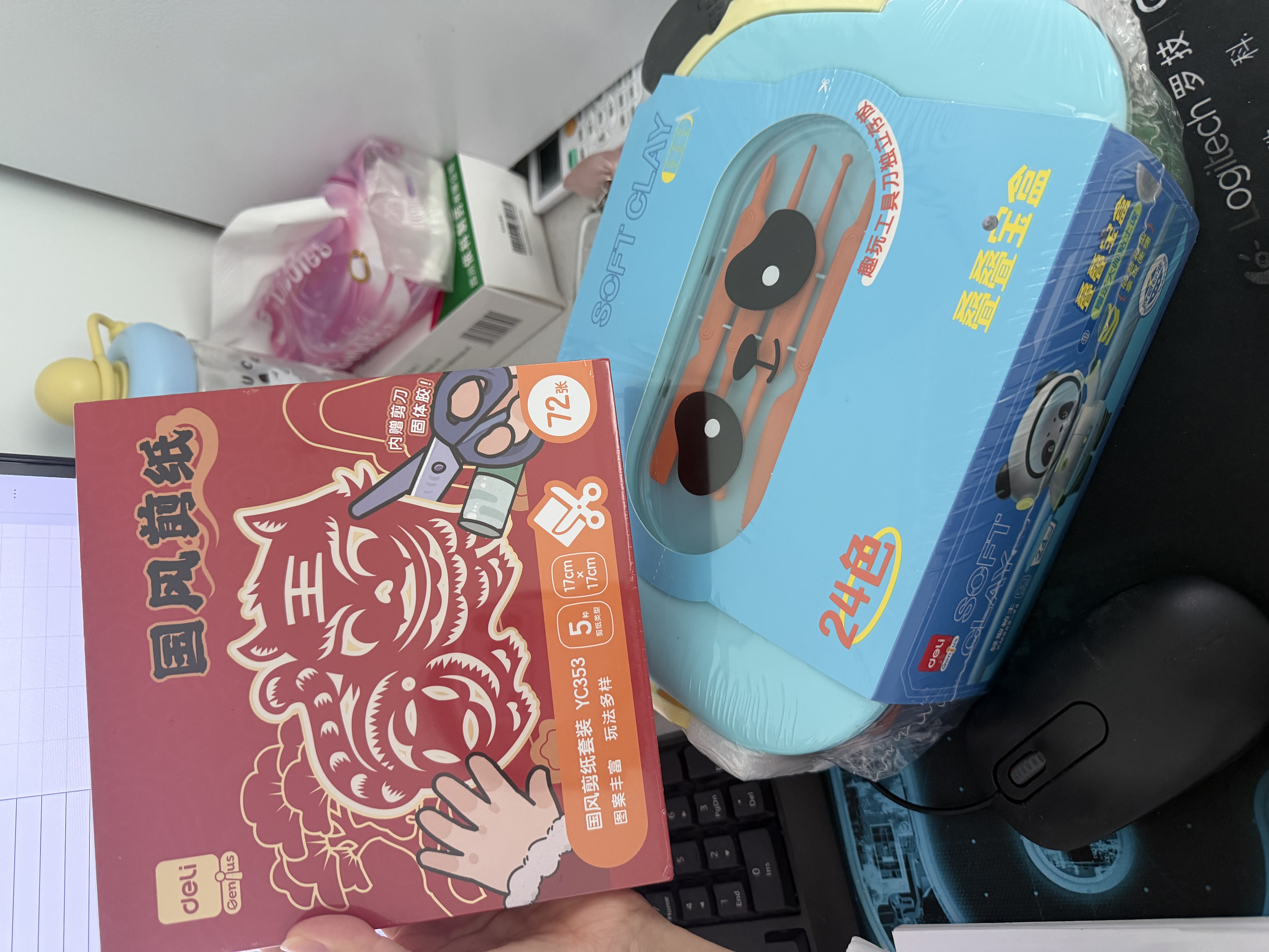 得力（deli）熊猫24色超轻粘土层叠工具箱 黏土彩泥橡皮泥美术手工DIY玩具太空沙儿童生日开学礼物 实拍图