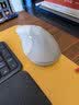 罗技（Logitech）Lift人体工学鼠标 垂直鼠标 小手鼠标 无线蓝牙鼠标 3台设备秒切换 带Logi Bolt接收器 沙色 实拍图