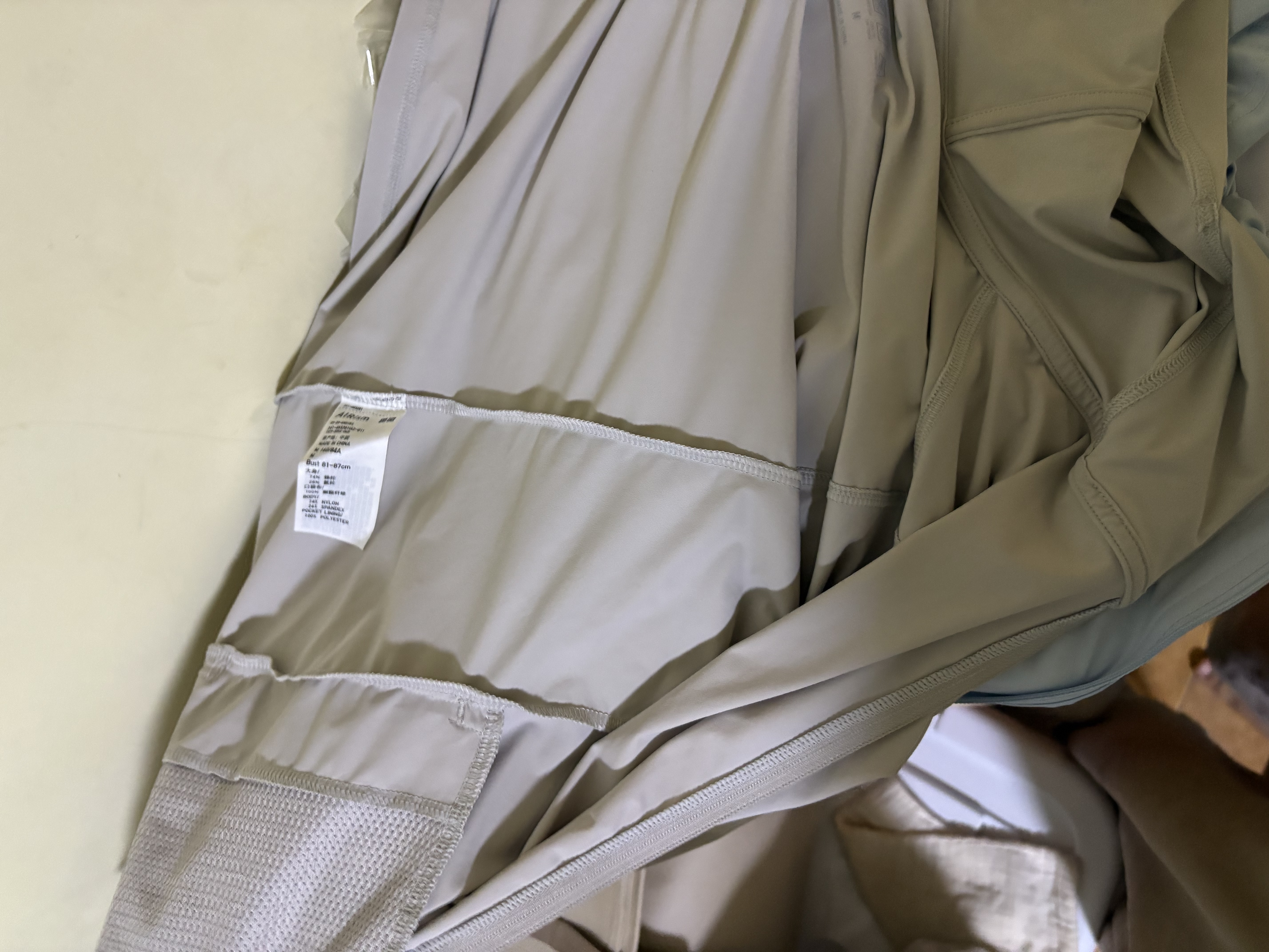 优衣库AIRism高弹力防紫外线拉链连帽开衫女装实测UPF100+483281 02 浅灰色 M 实拍图