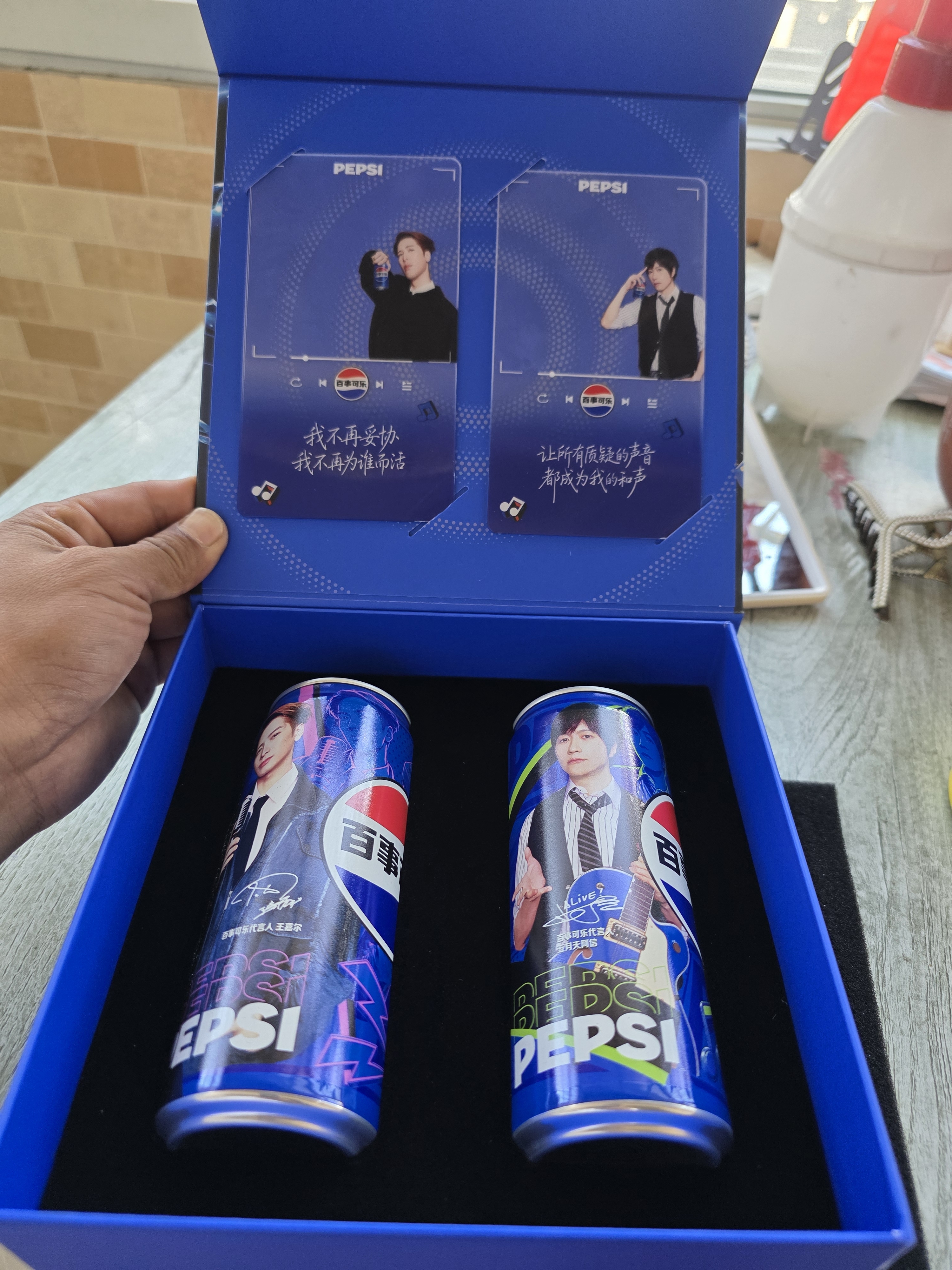 百事可乐巨星罐礼盒+ 500ml*24瓶常规罐碳酸饮料汽水 实拍图
