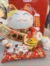 吉猫堂招财猫摆件开业大号自动摇手店铺前台家居客厅装饰发财猫送礼礼品 销量明星【八方来财】28*20*24 【礼盒+坐垫+围脖】电池插电两用 实拍图