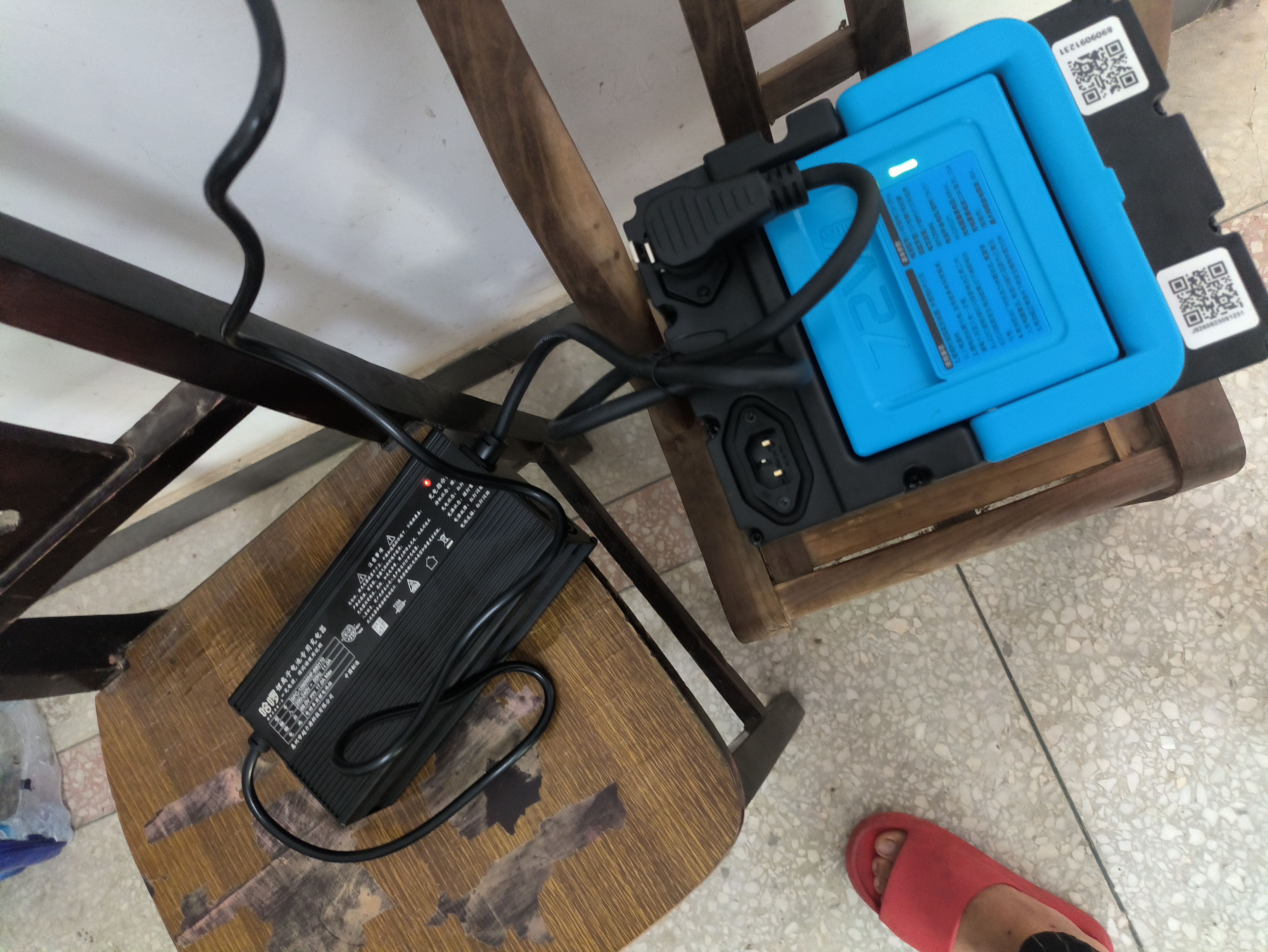 小哈电动车锂电池72V57Ah 电瓶车电池 雅迪爱玛电瓶车电池配17A充电器 实拍图