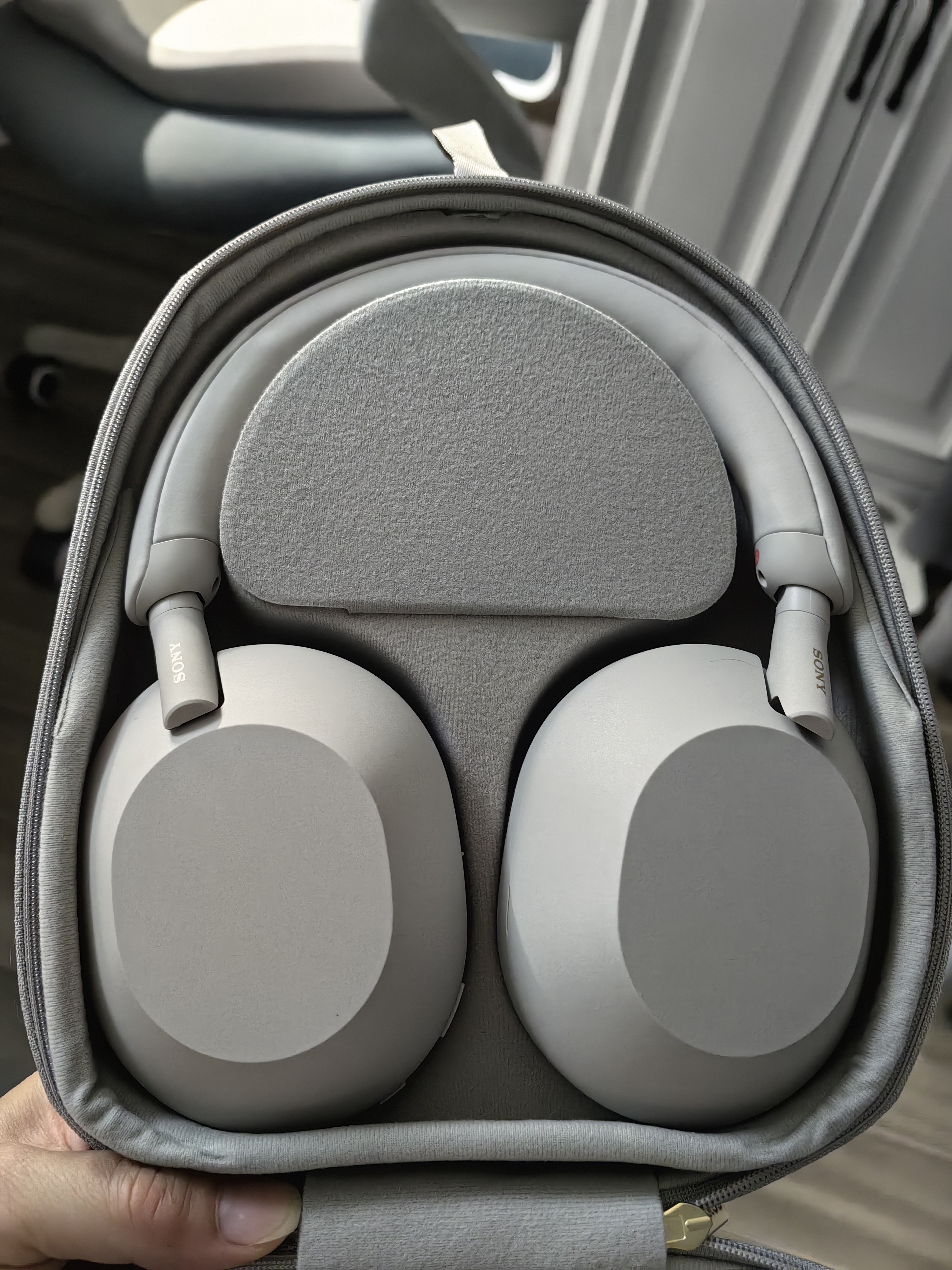 索尼（SONY） WH-1000XM5 头戴式无线蓝牙降噪耳机 AI智能降噪XM4升级版 台式电脑笔记本通用耳麦 铂金银 实拍图