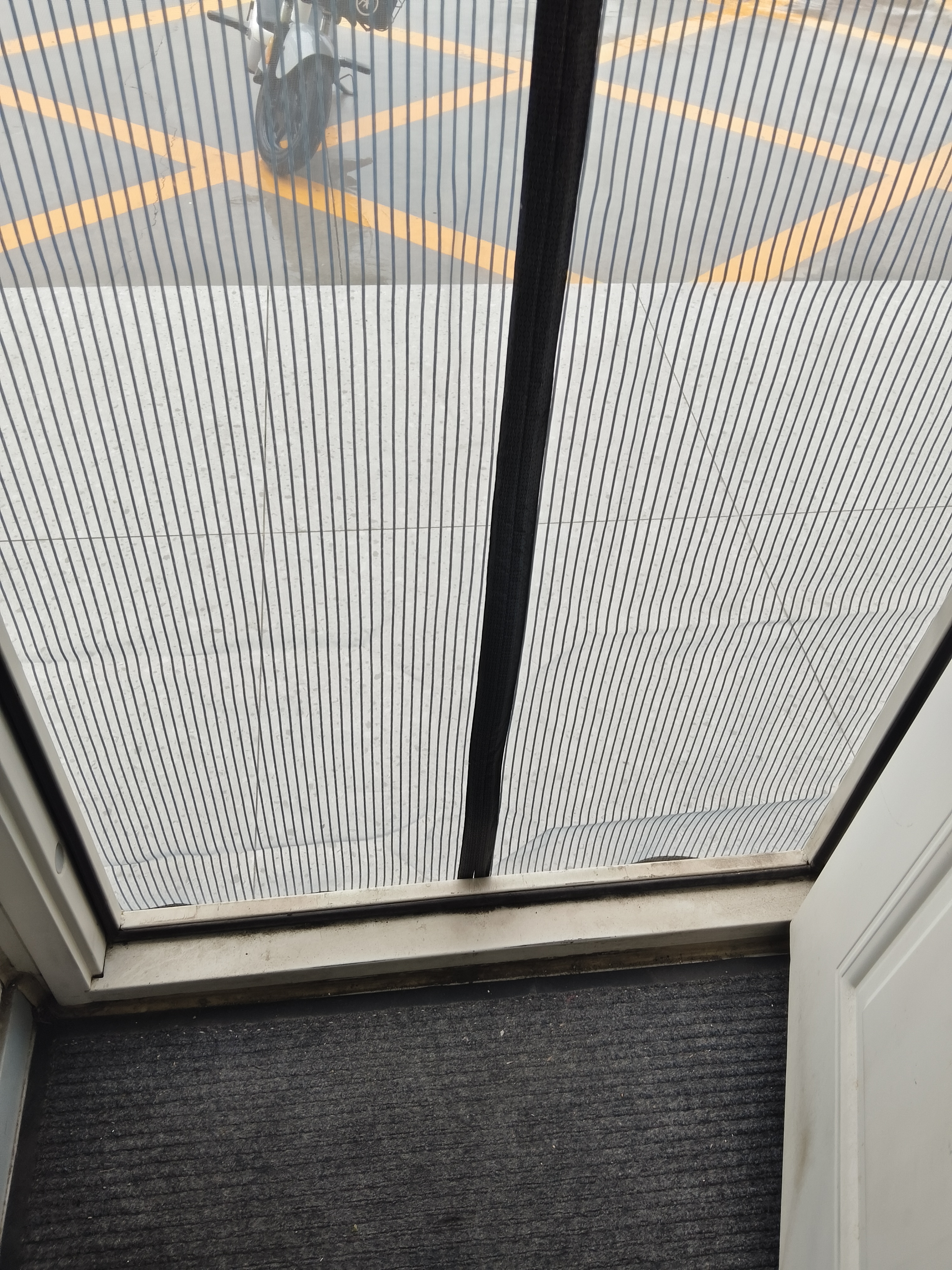 全磁条金刚网防蚊门帘魔术贴自粘卧室入户门磁吸防风纱帘夏季定制 灰色条纹（加粗整根磁条+三边加宽4cm魔术贴） 90cm*200cm 粘贴式 (升级金刚网纱、网孔细密、耐磨耐刮) 实拍图