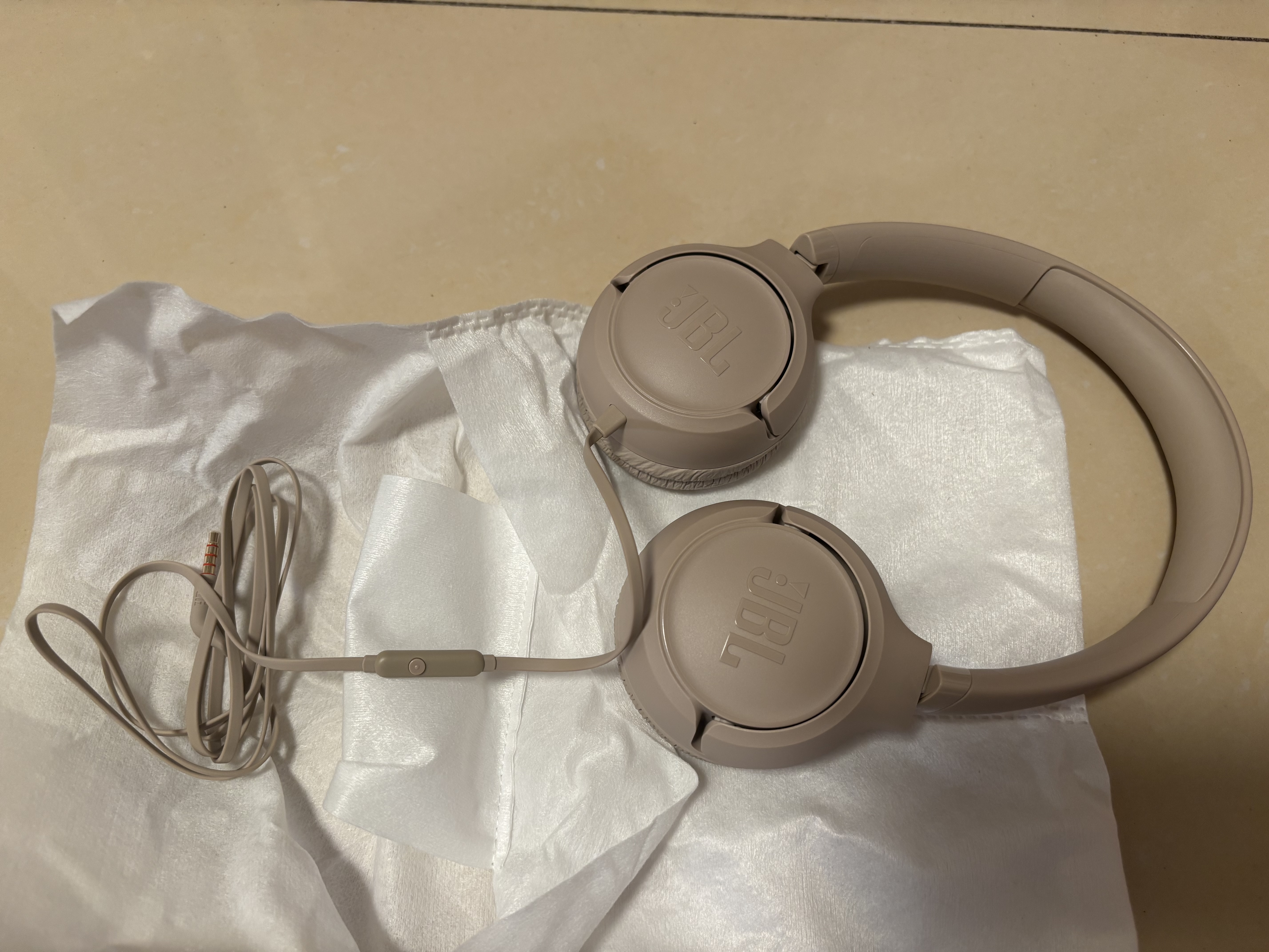 JBLTUNE530有线耳机3.5mm音频接口 头戴式有线立体声耳机适用3.5mm接口卡其色 实拍图