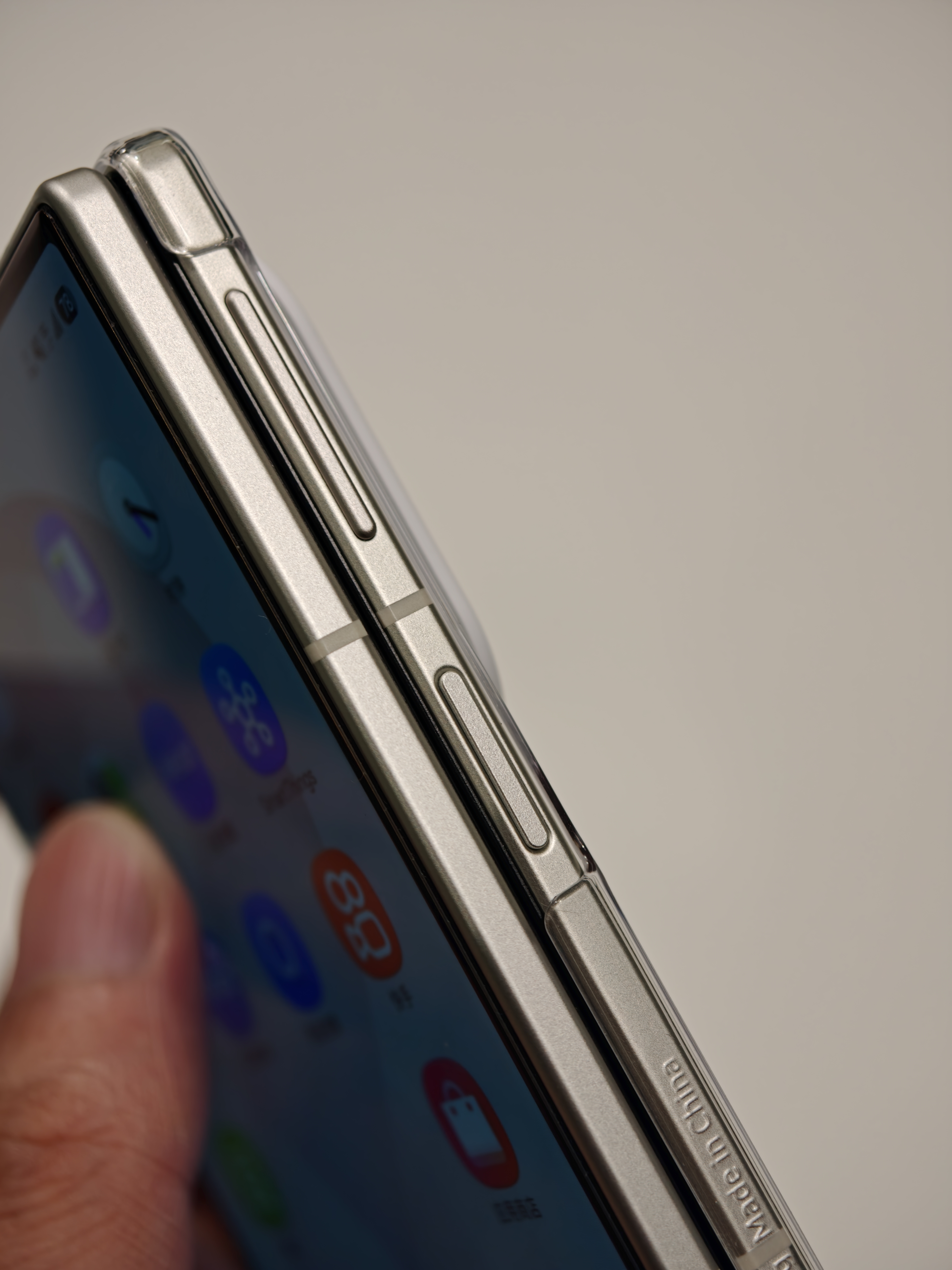 三星Samsung Galaxy Z Fold8原装透明保护壳 原厂壳 手机套/保护膜套装 透明 实拍图