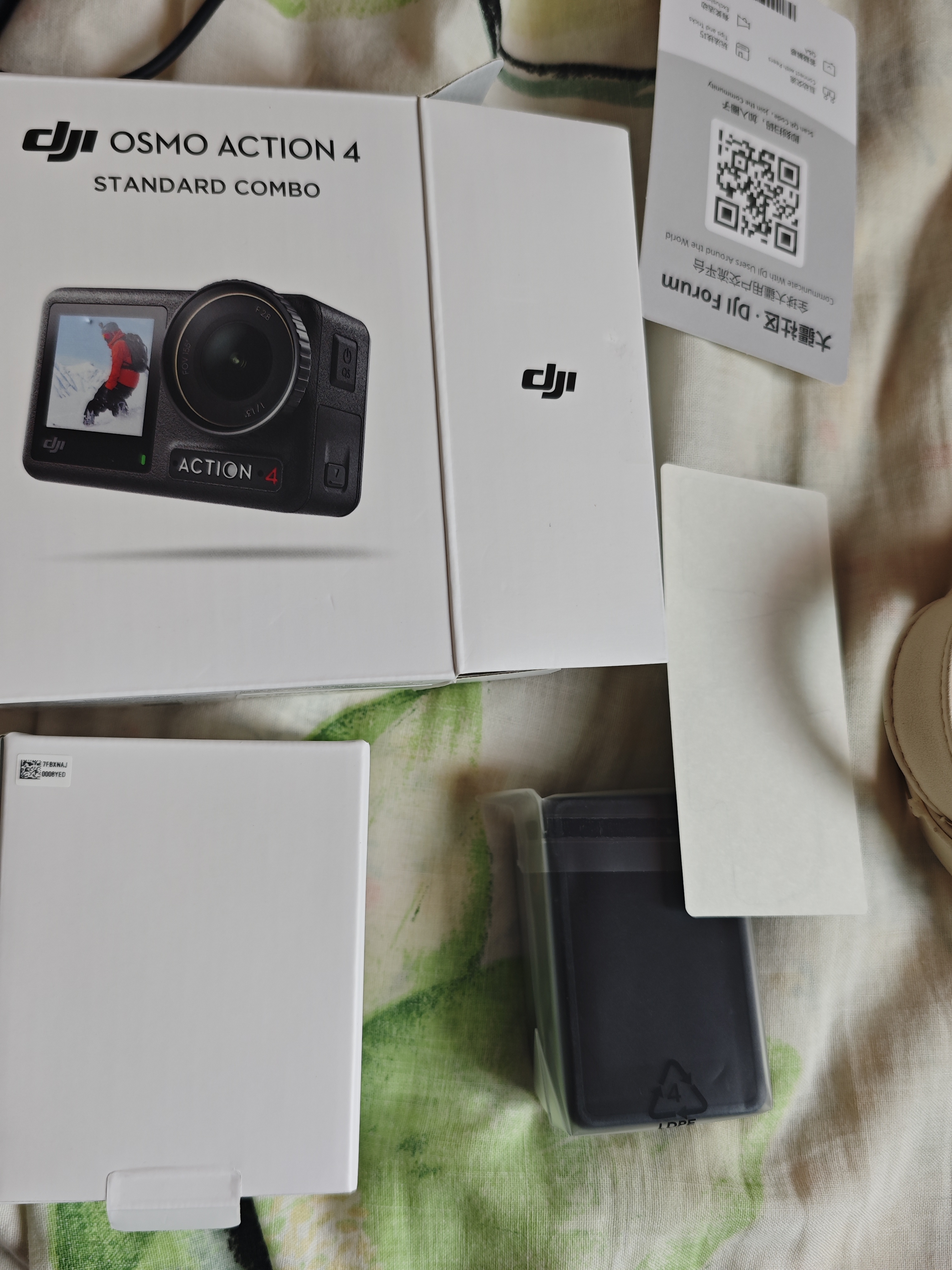 大疆（DJI）Osmo Action 4 运动相机 摩托车山地公路骑行潜水防抖户外 vlog 相机 Action 4 标准版挂脖套餐 标配（不含随心换） 实拍图