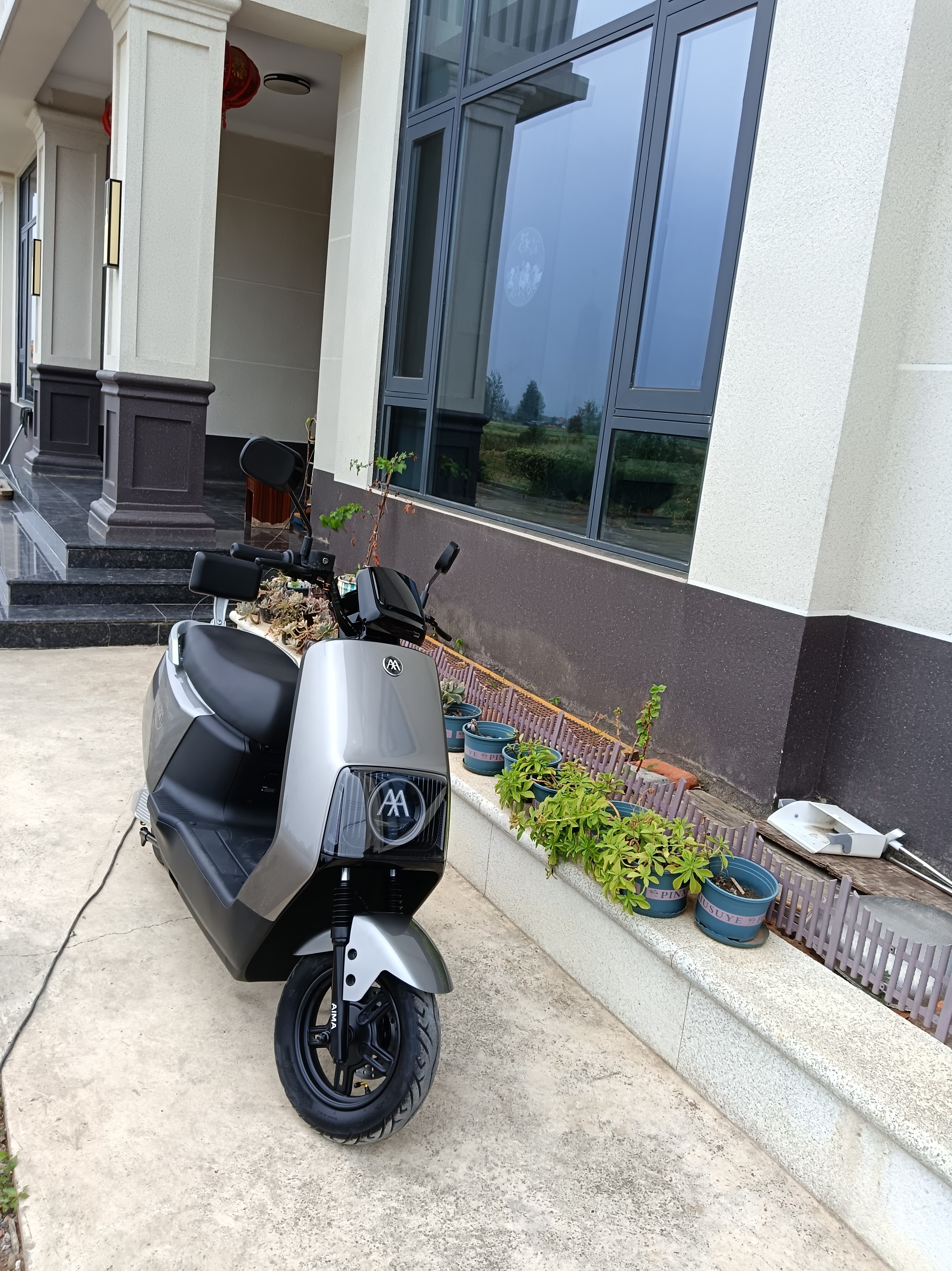 爱玛电动摩托车 爱玛辉腾新电动车自营京东电瓶车长续航爱玛电动车官方旗舰店京东电动摩托车极地灰 实拍图