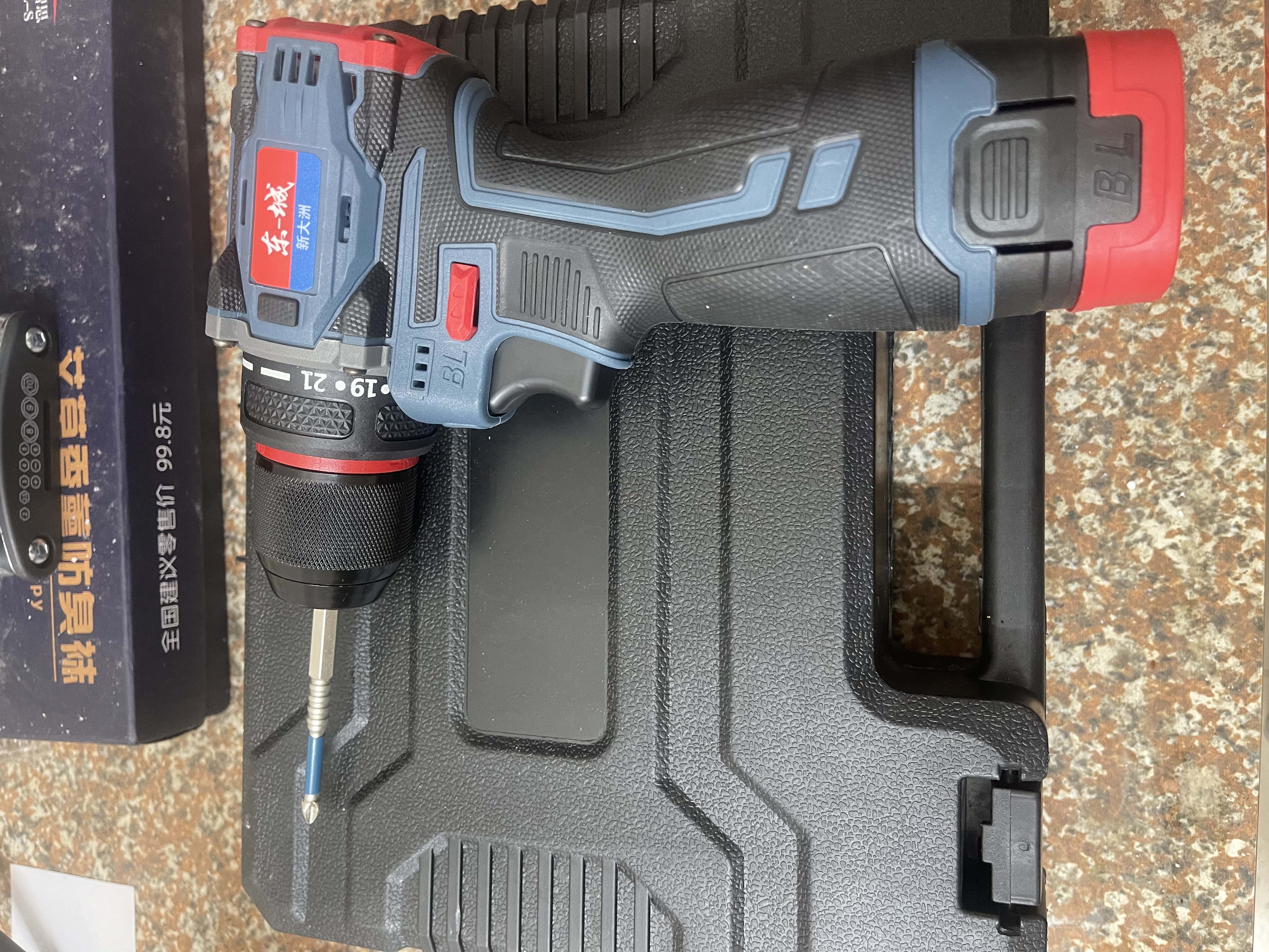 东城强劲无刷18V工业锂冲击电钻打孔多功能手持电动螺丝刀工具 【第三代双速款】18v单电池+批头 实拍图