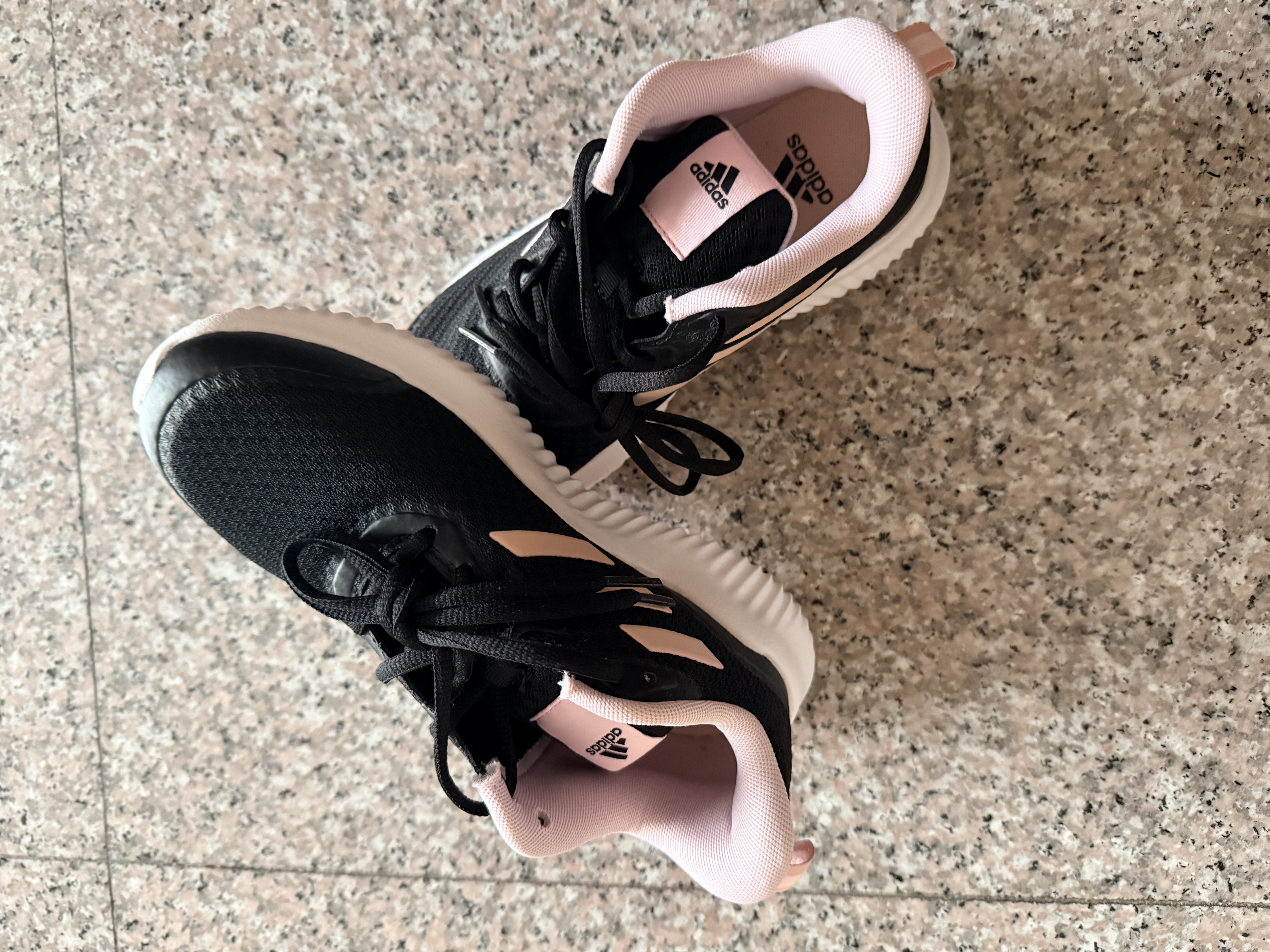 阿迪达斯（adidas）adidas女鞋女子运动休闲百搭回弹经典跑步鞋 ID0352 36码 实拍图