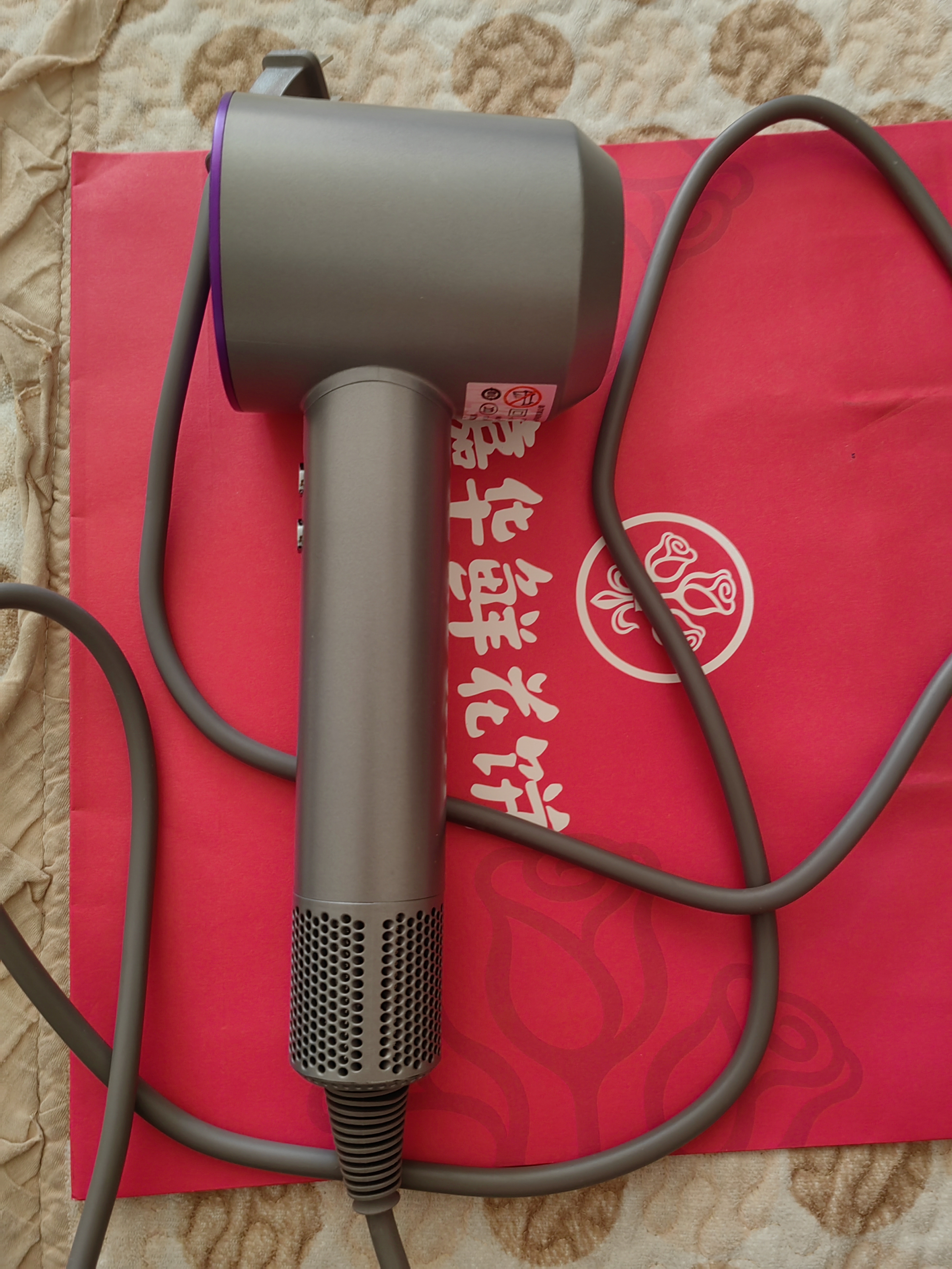 森系吹风机【国家3C认证丨130亿负离子护发】家用静音大功率不伤发无叶高速吹风筒华强北学生宿舍 【亮紫色】五风嘴丨130亿水润负离子丨恒温护发 【2026新款丨顶配1:1版本】1.8米线长礼盒装 实拍图