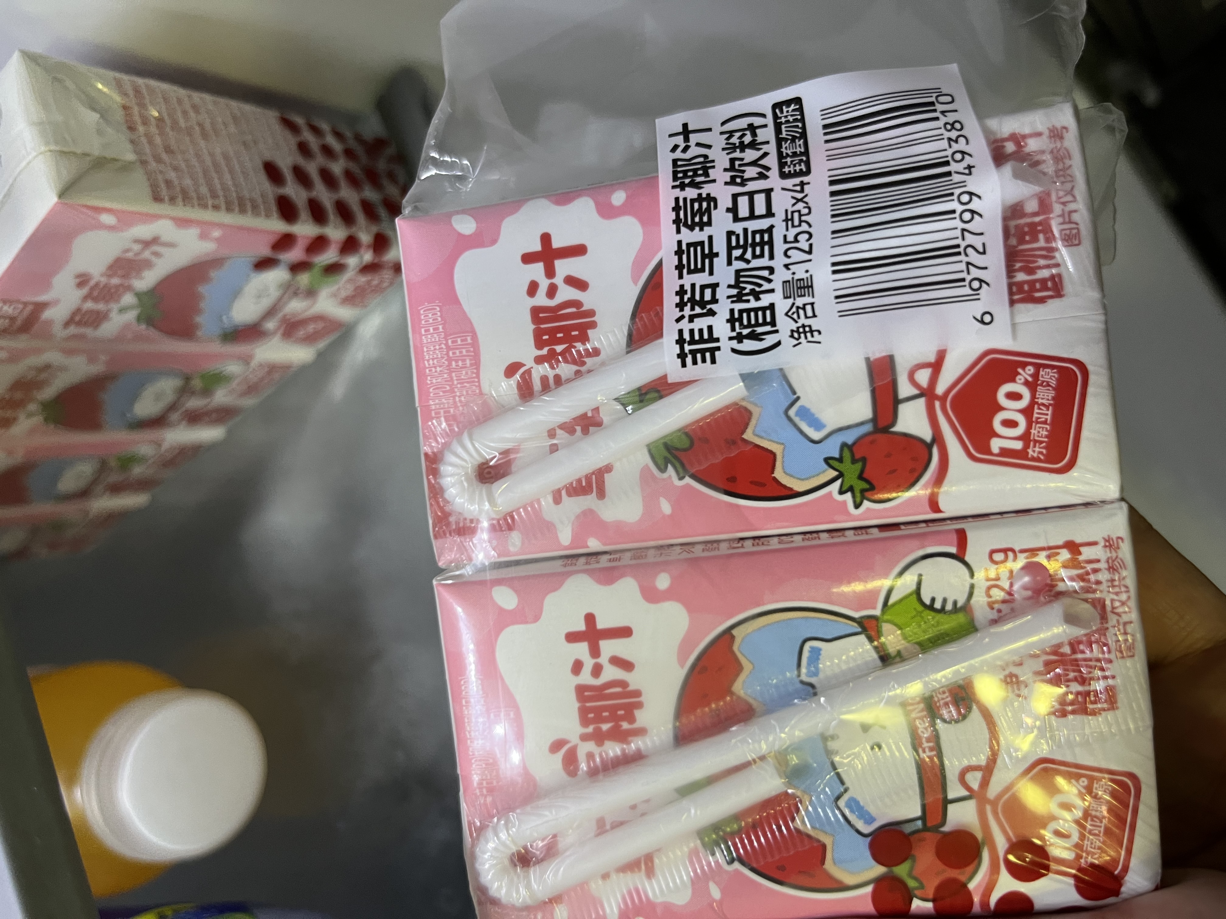 菲诺 草莓椰汁 东南亚椰乳椰奶椰子水 咖啡茶饮伴侣 125g*16盒箱装 实拍图