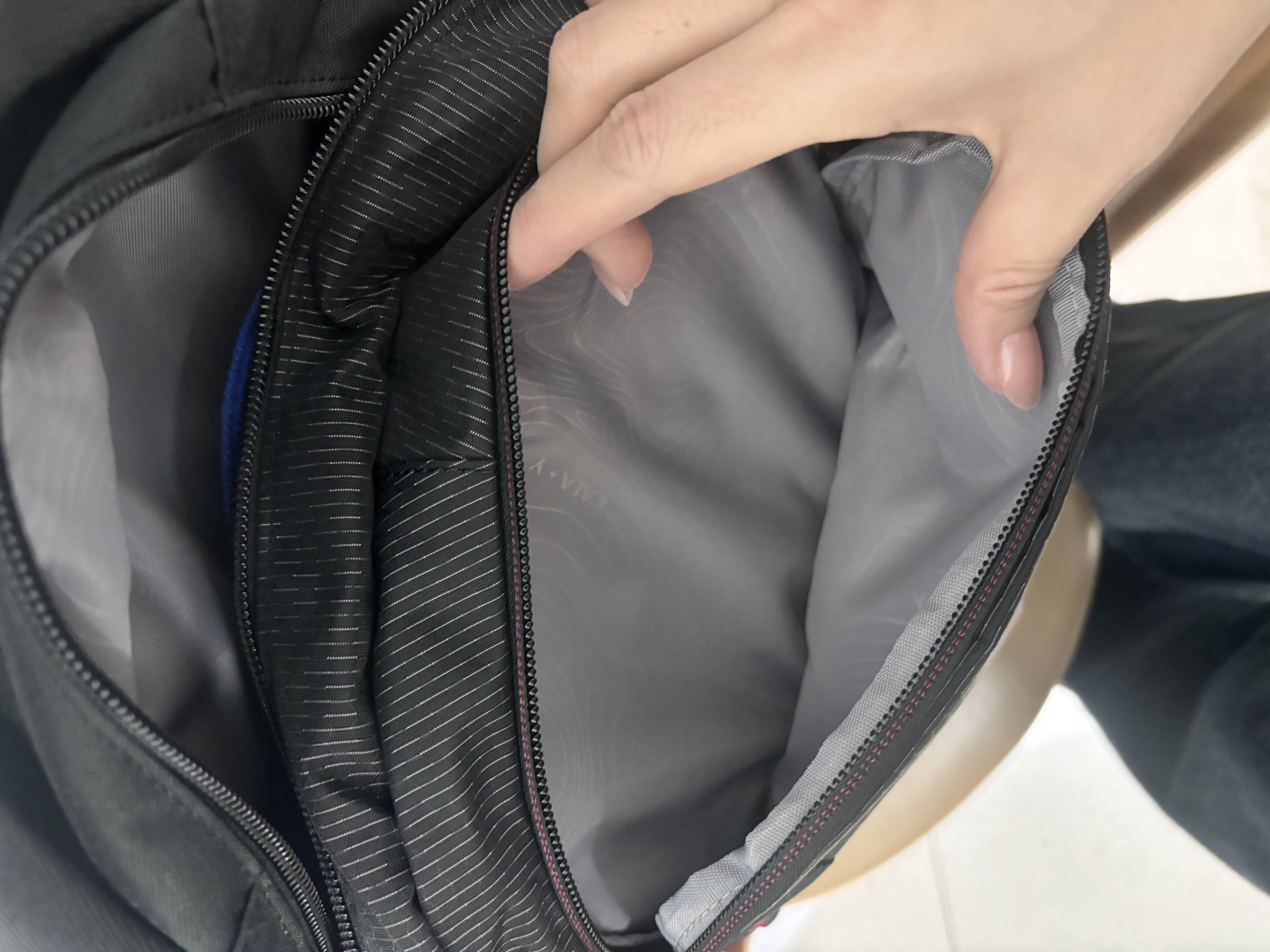 卡拉羊初高中生减负书包大容量背包大学生电脑包出游户外旅行男女双肩包 实拍图