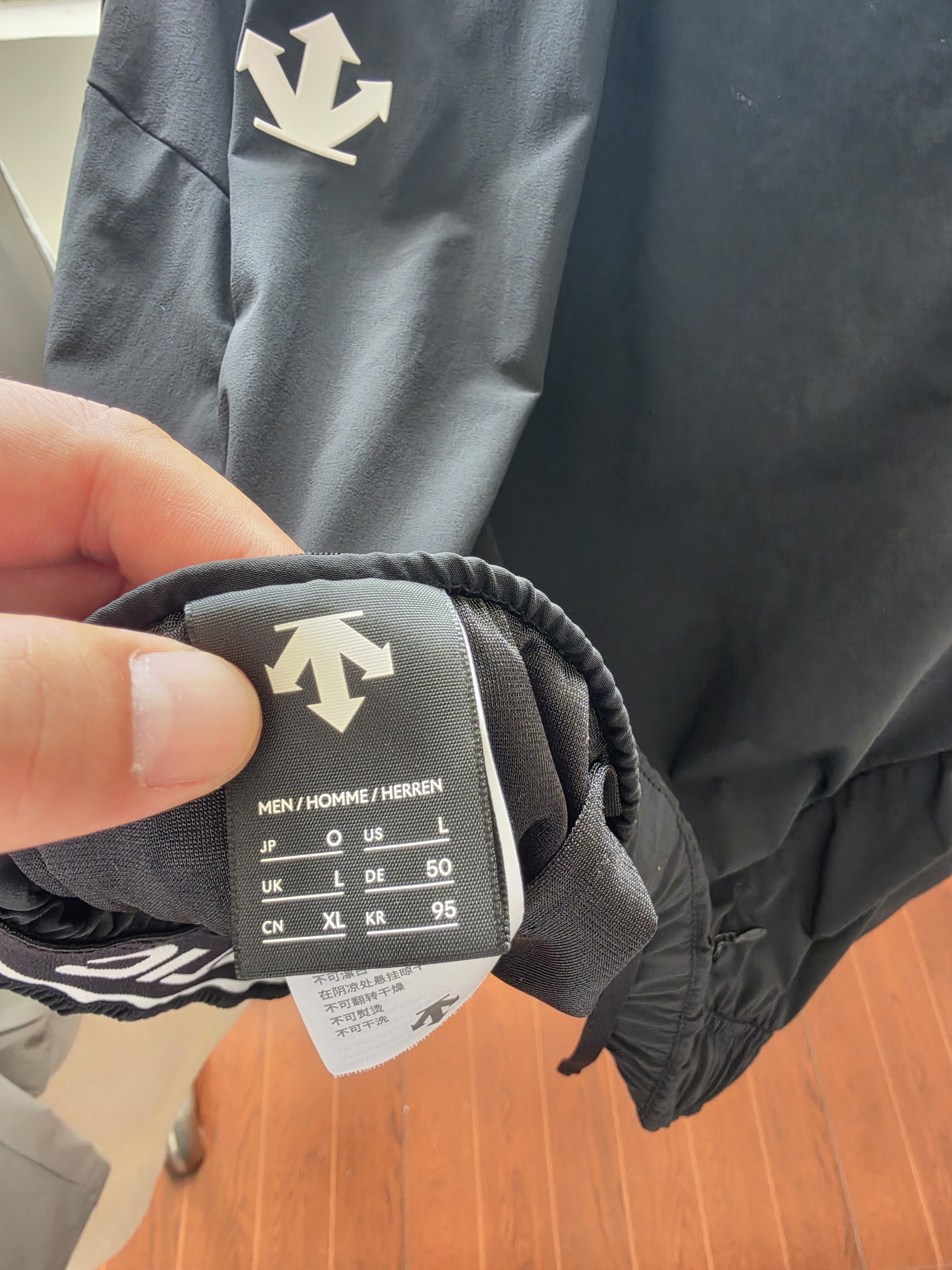 迪桑特（DESCENTE）TRAINING系列男士PT ZERO透气轻薄梭织运动长裤 BK-黑色 XL (180/88A) 实拍图