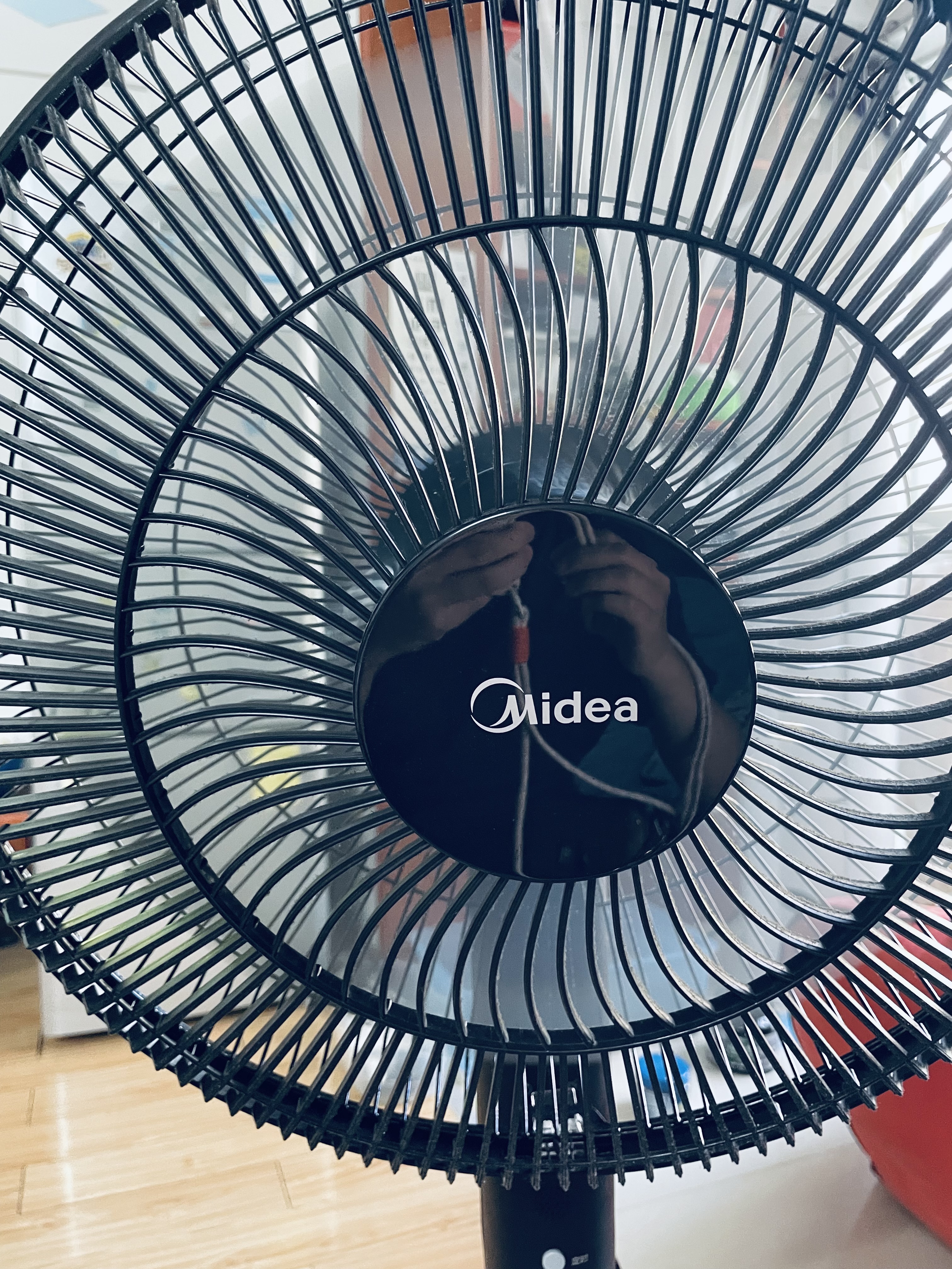 美的（Midea）电风扇落地扇家用大风量 远距离强风轻音送凉电扇 立式落地风扇家用卧室客厅办公桌面加高加大飓风 【黑色遥控】7h定时 实拍图