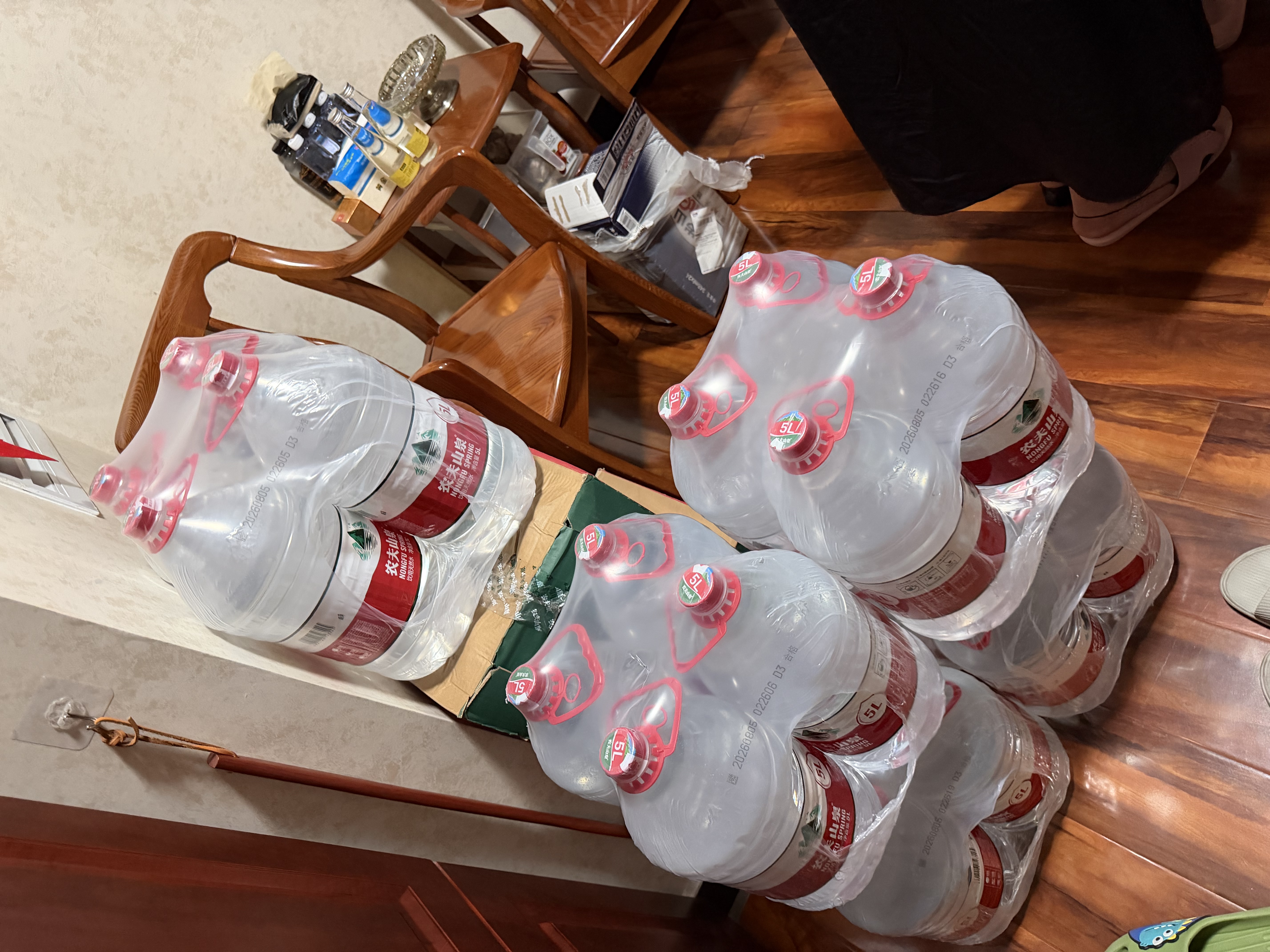 农夫山泉 饮用水 饮用天然水5L*4桶 家庭饮用水 桶装水 5箱装 实拍图
