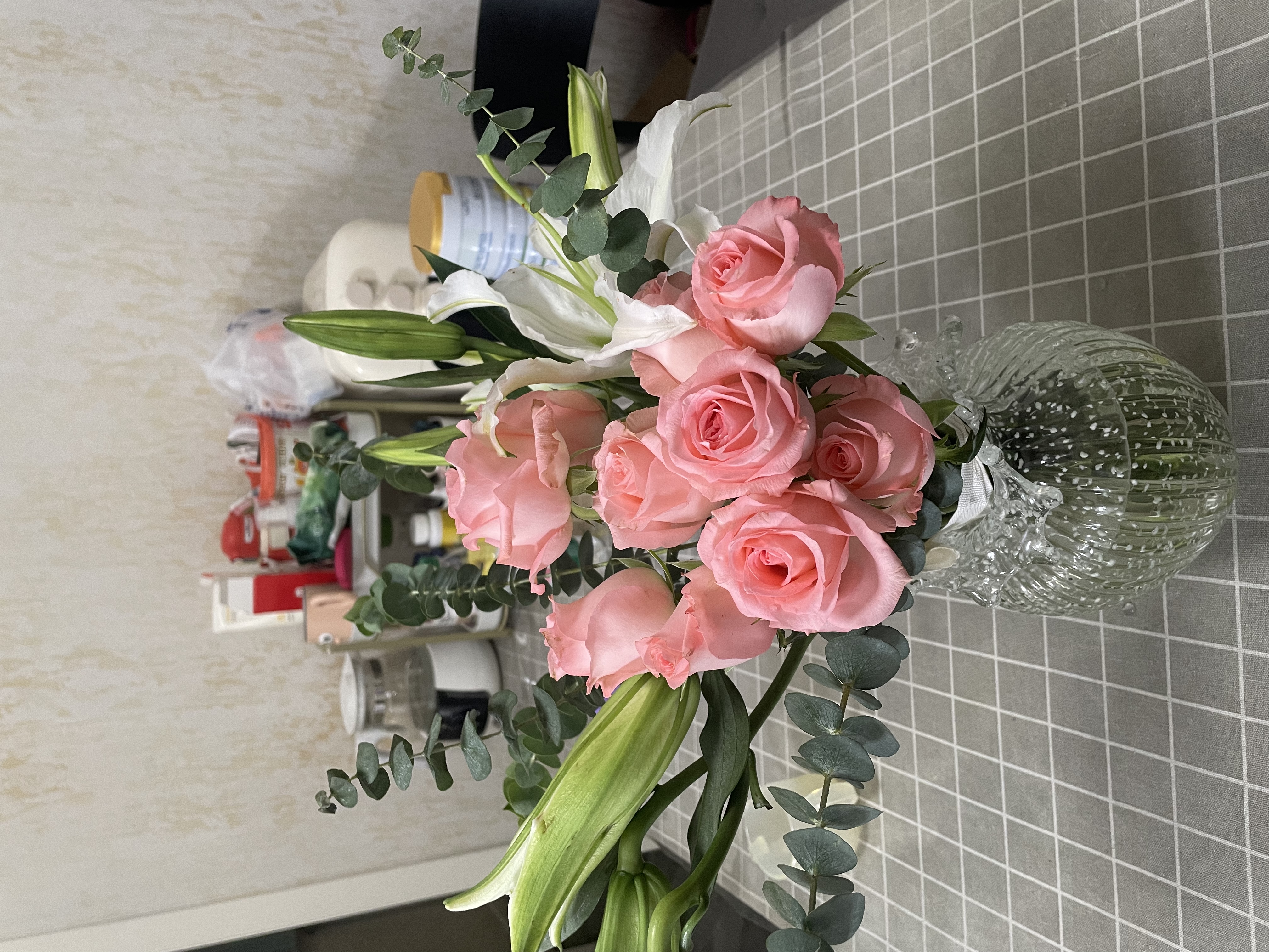 京东鲜花百合8朵+玫瑰10支送配草1束共3束节日礼物鲜花随机色源头直发 实拍图